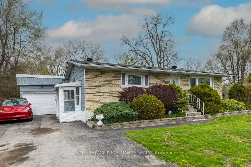 86 Store Street, Quinte West, ON K8V 4J2 photo 3