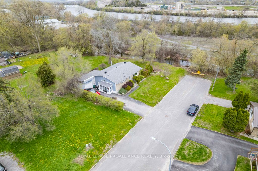 86 Store Street, Quinte West, ON K8V 4J2 photo 5
