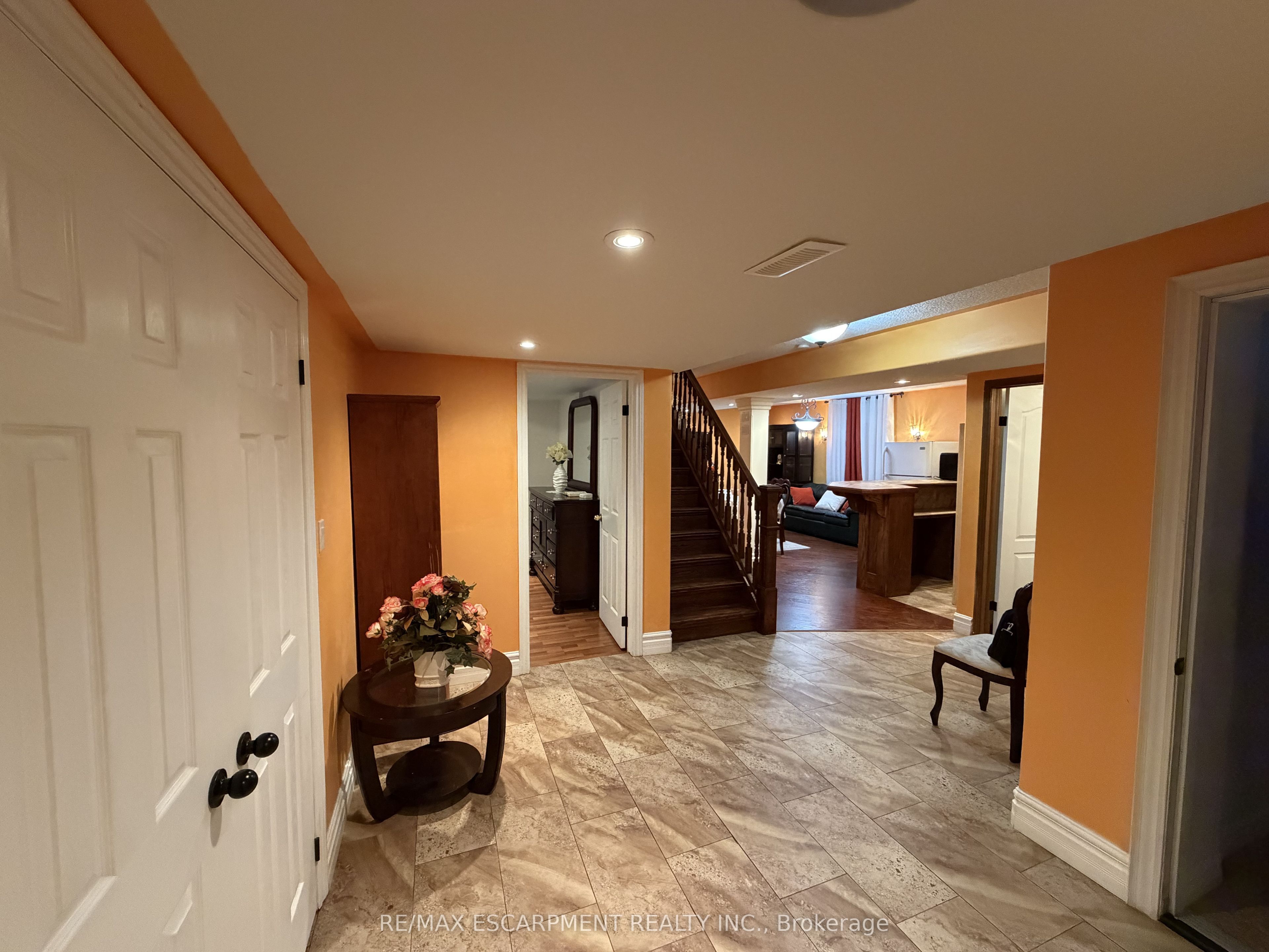 2 PINERIDGE Drive, Hamilton, ON L9A 5K2 photo 2