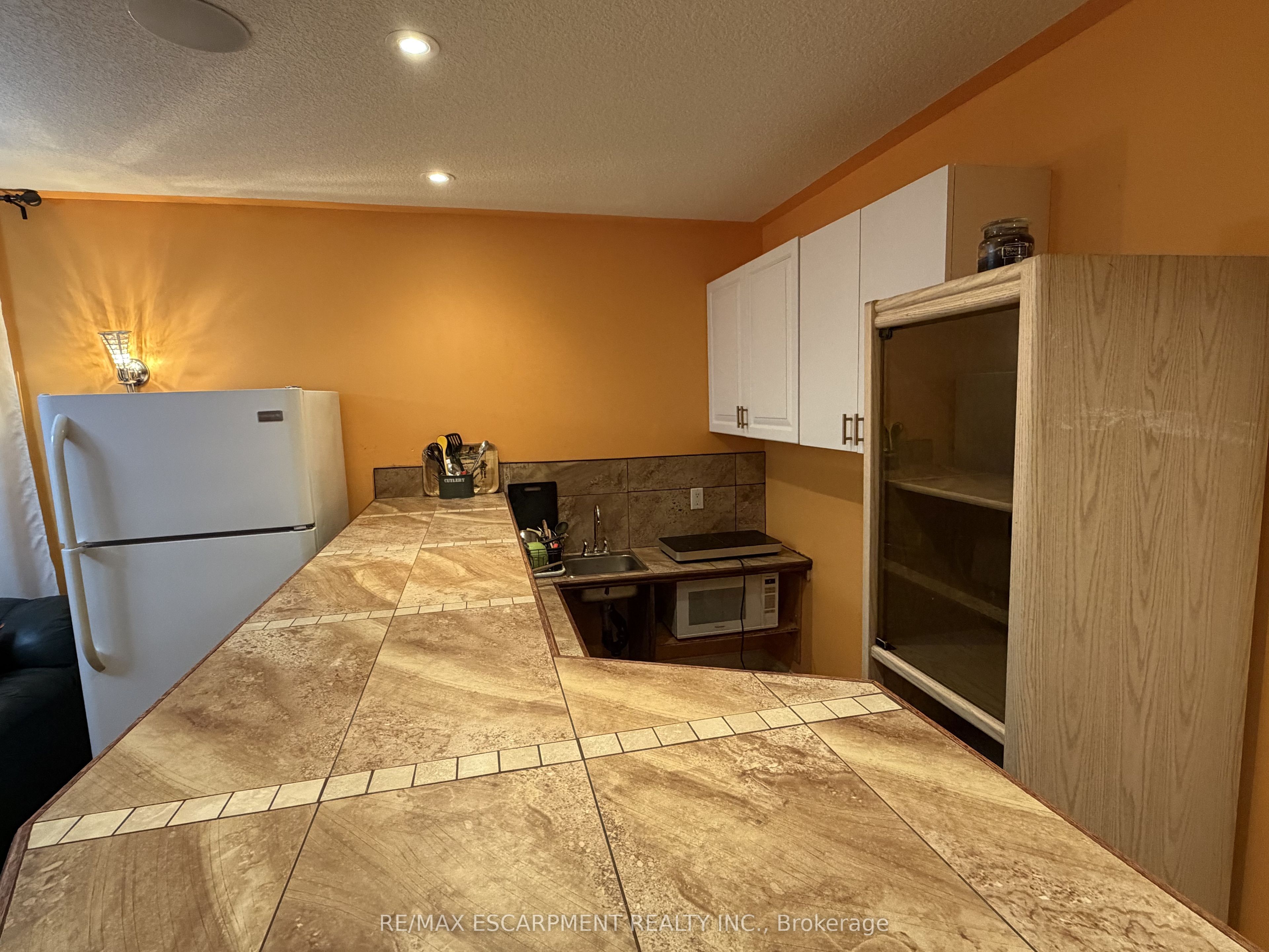 2 PINERIDGE Drive, Hamilton, ON L9A 5K2 photo 3