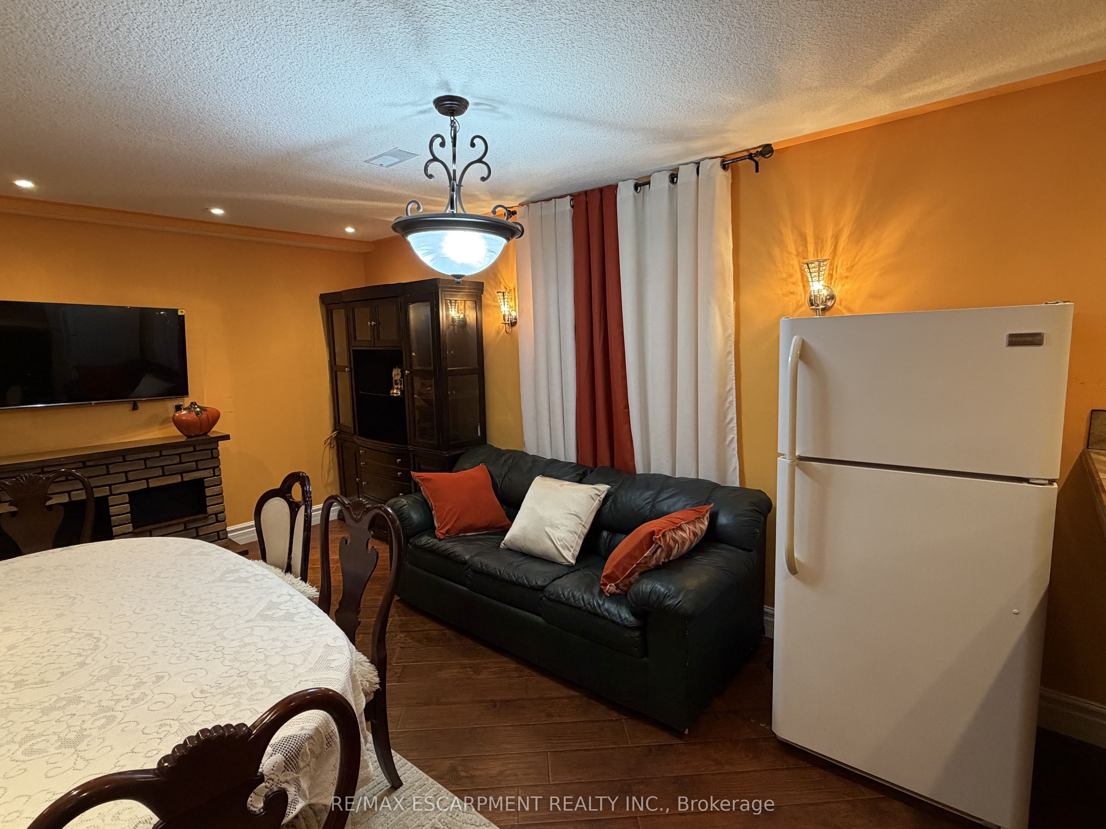 2 PINERIDGE Drive, Hamilton, ON L9A 5K2 photo 5