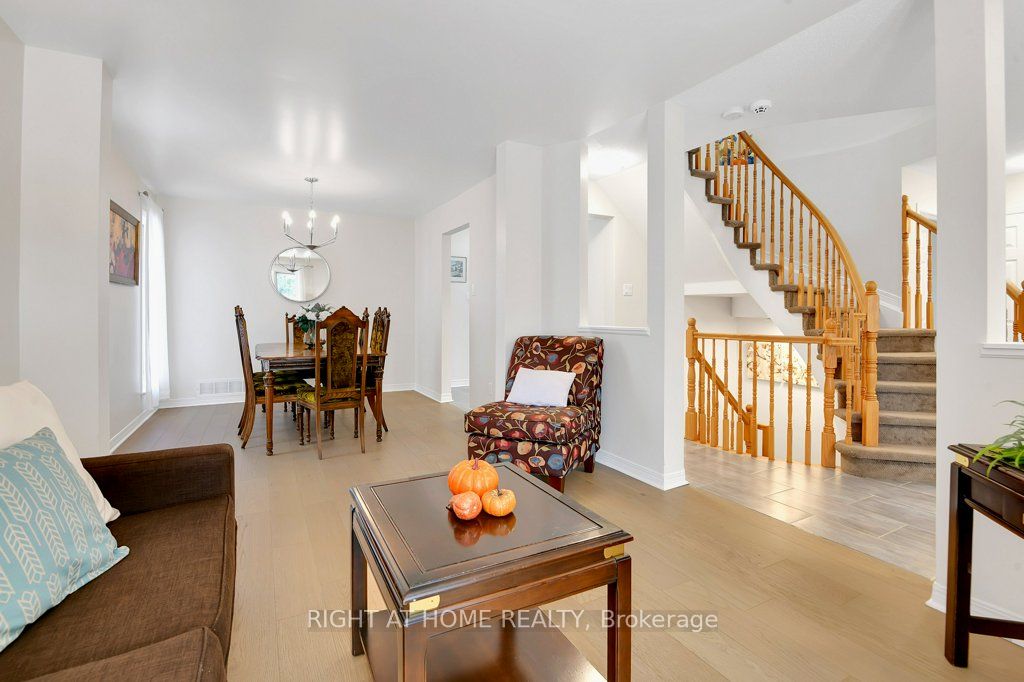 33 SPUR Avenue, Kanata, ON K2M 2R9 photo 4