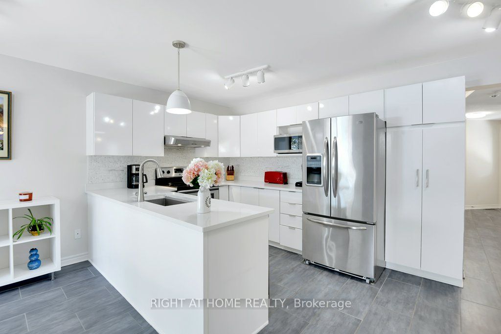 33 SPUR Avenue, Kanata, ON K2M 2R9 photo 5
