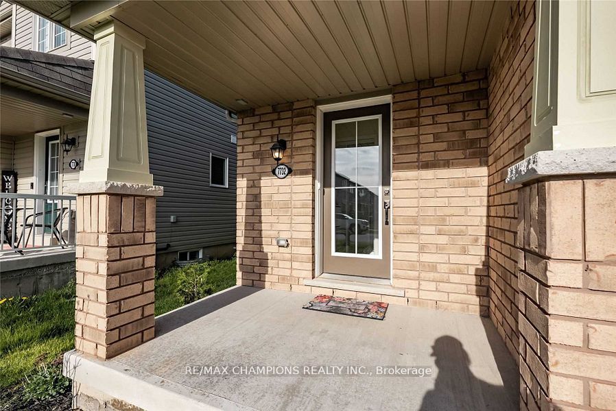 7732 White Pine Crescent, Niagara Falls, ON L2H 3R5 photo 2