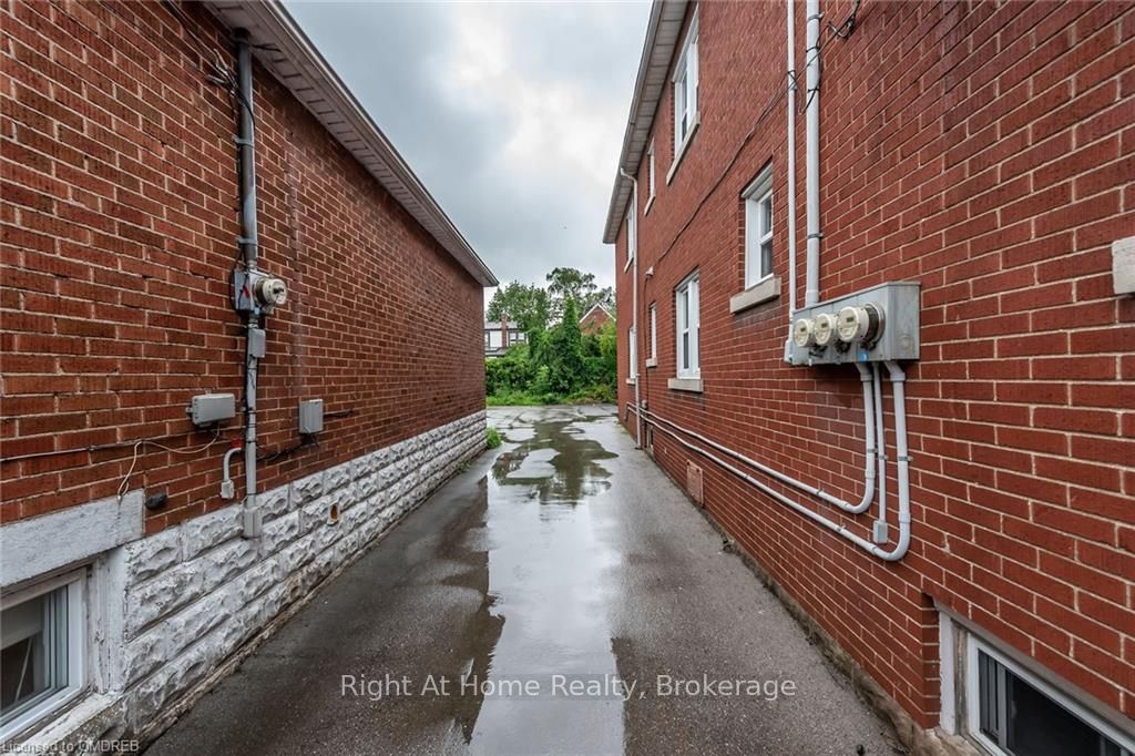 104 LONGWOOD Road S 2 Room #1, Hamilton, ON L8S 1S6 photo 4