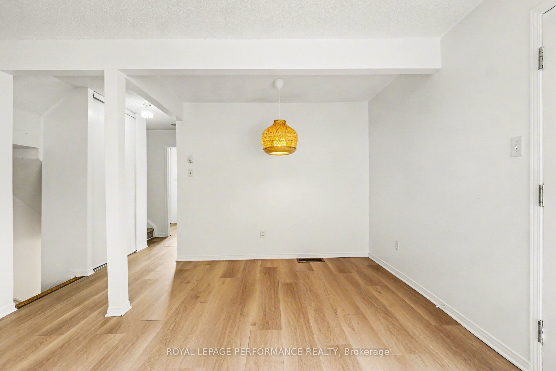 1641 Meadowbrook Road, Cyrville - Carson Grove - Pineview, ON K1B 4W6 photo 4