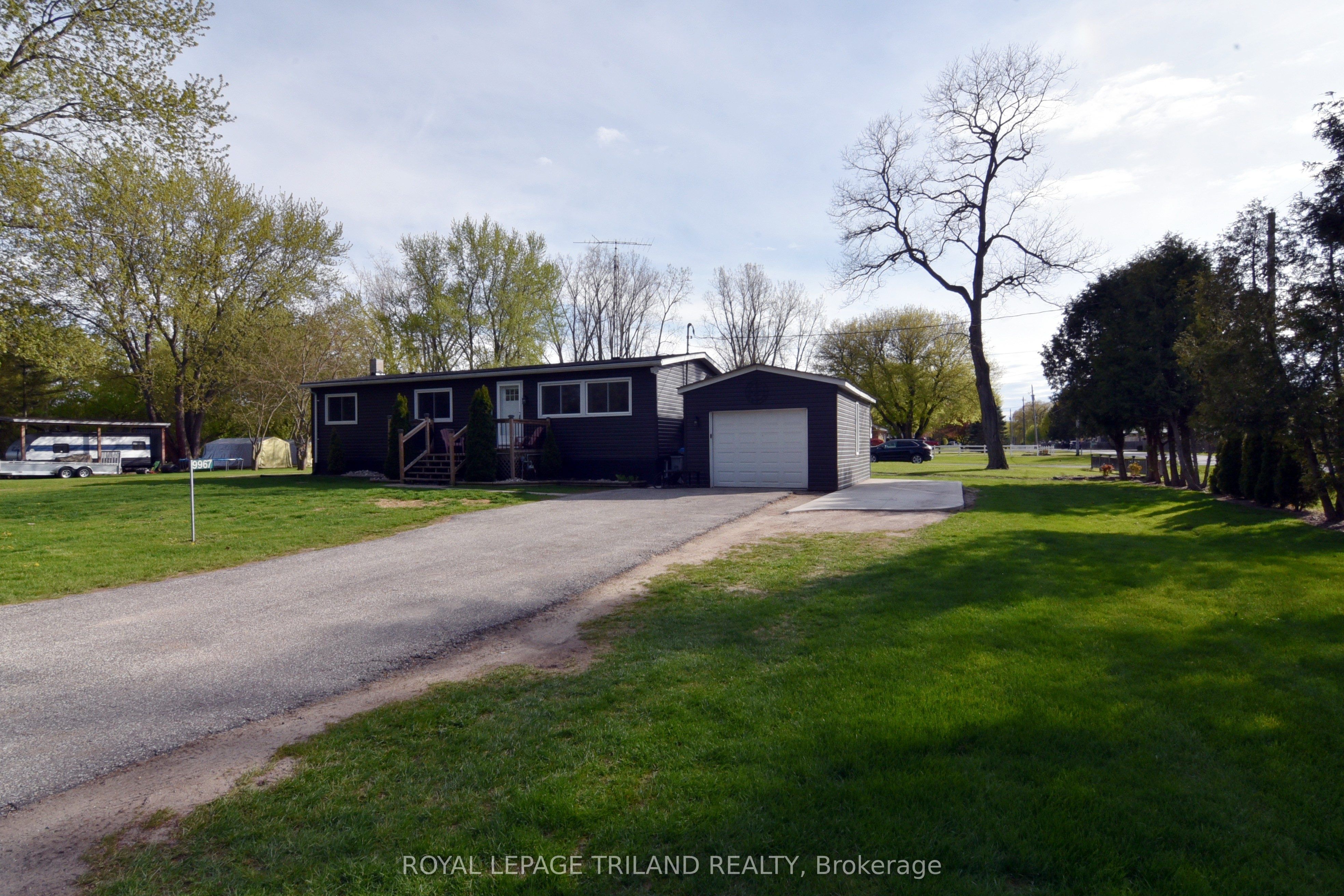 9967 Eric Street, Lambton Shores, ON N0M 2N0 photo 2