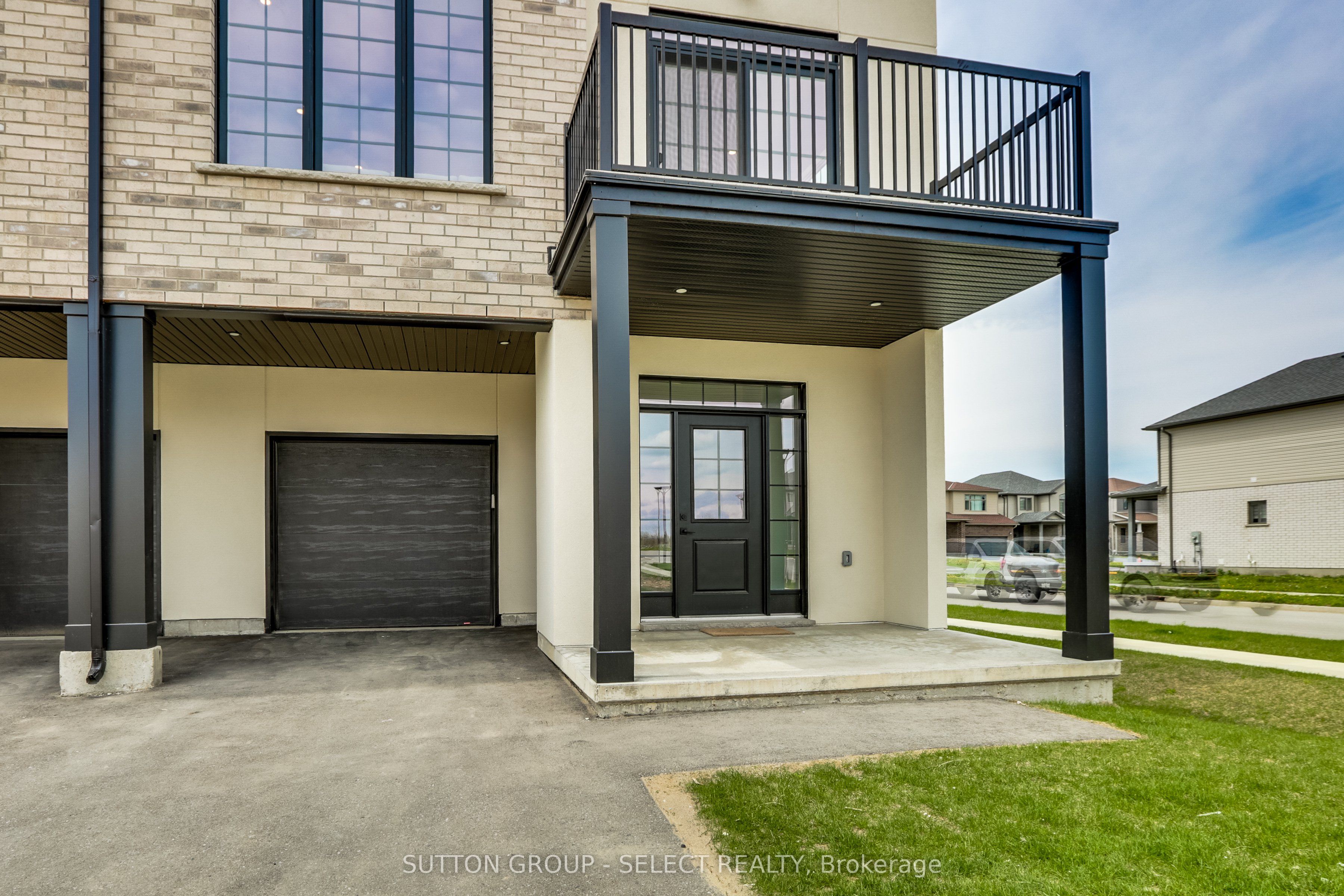 235 Kennington Way #1, London South, ON N6L 0J7