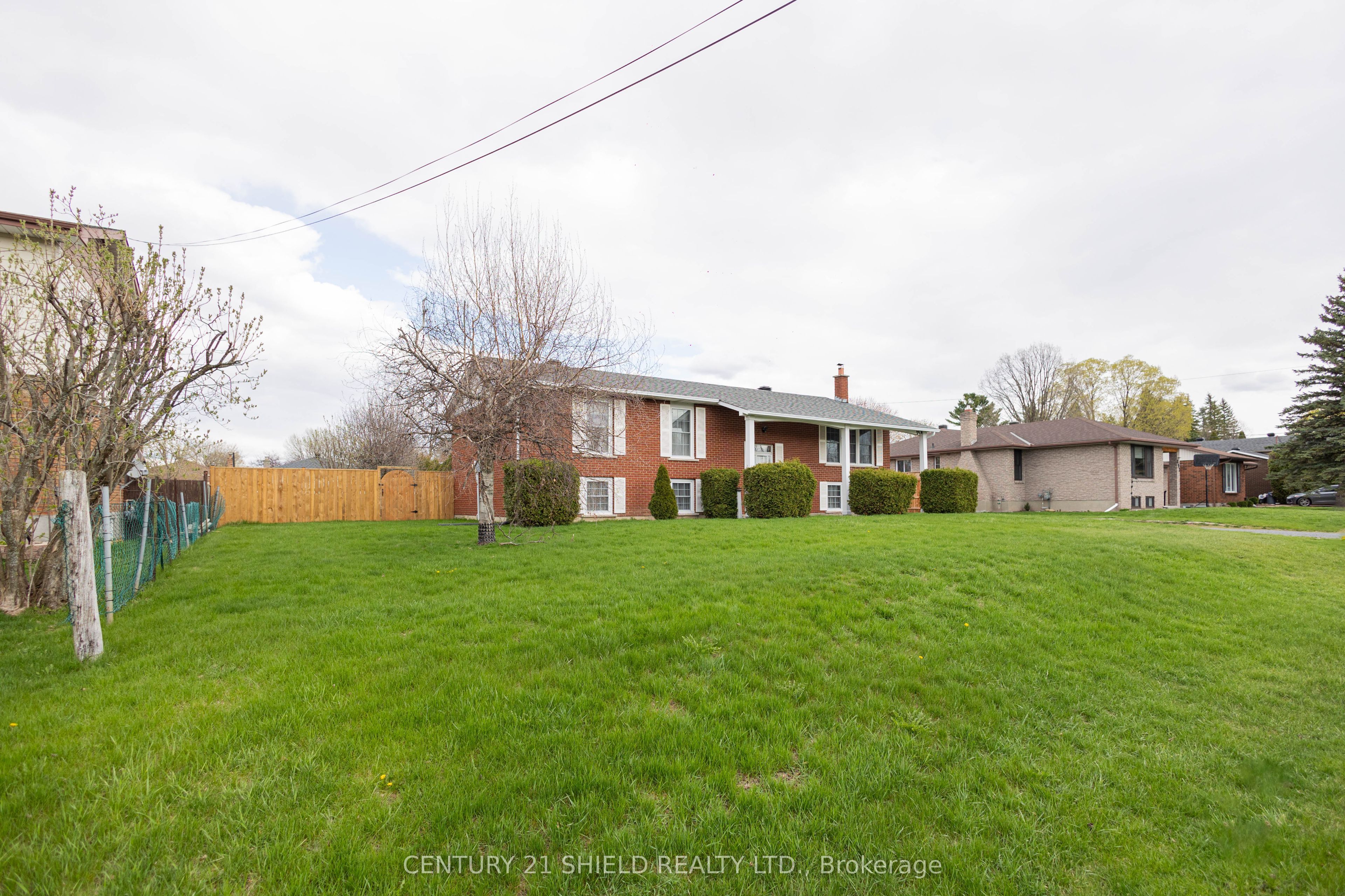 901 Laflin Street, Cornwall, ON K6J 5J3 photo 2