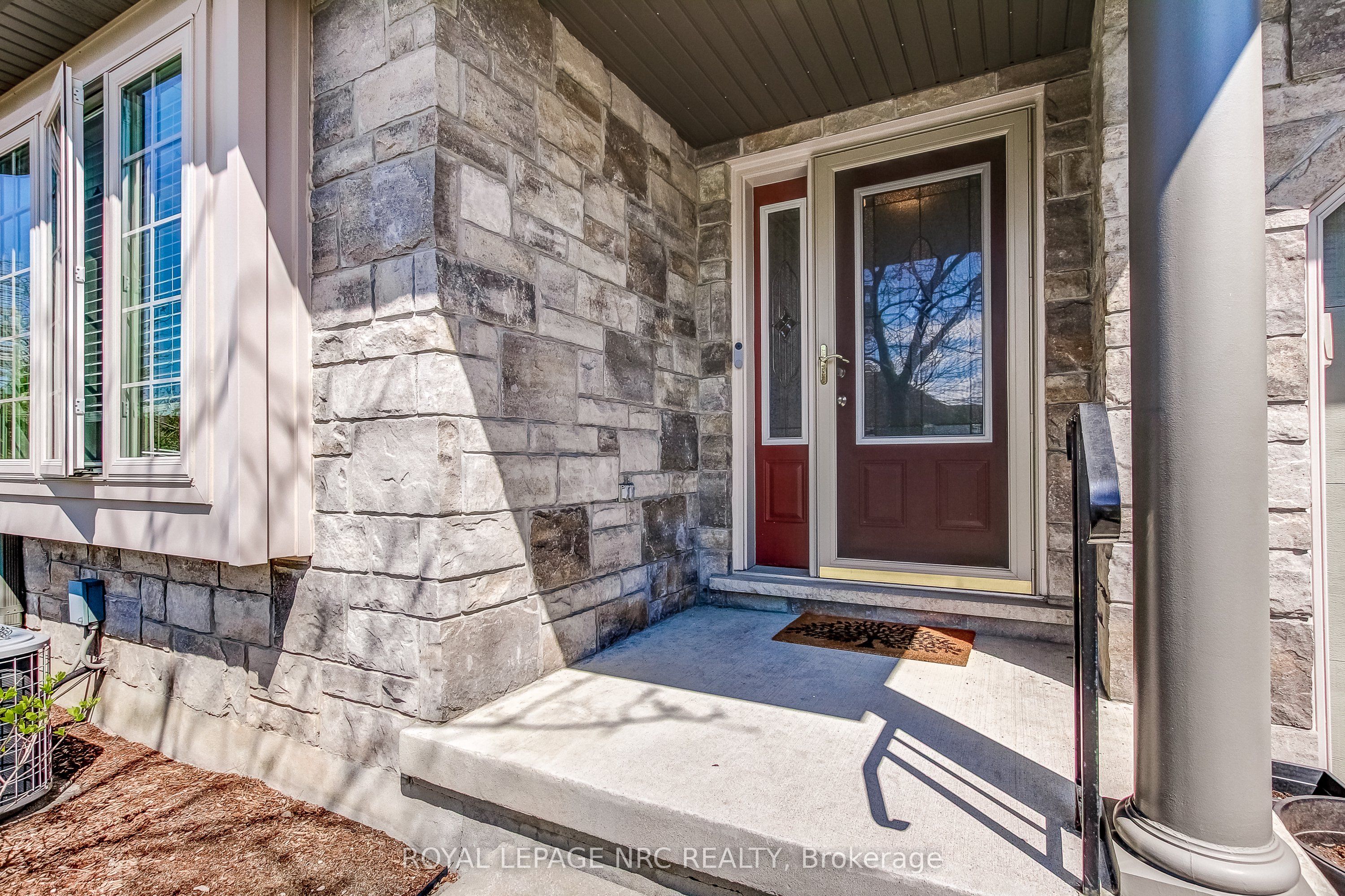 11 Rose Glen Crescent, Niagara-on-the-Lake, ON L0S 1T0 photo 2