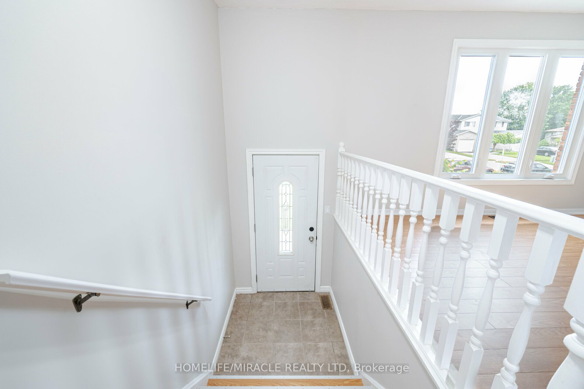 36 Poplar Crescent upper, Welland, ON L3C 6W2 photo 3