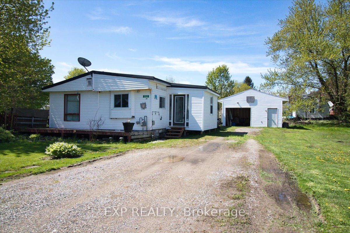 252 Queen Street, Chatham-Kent, ON N0P 1T0 photo 2