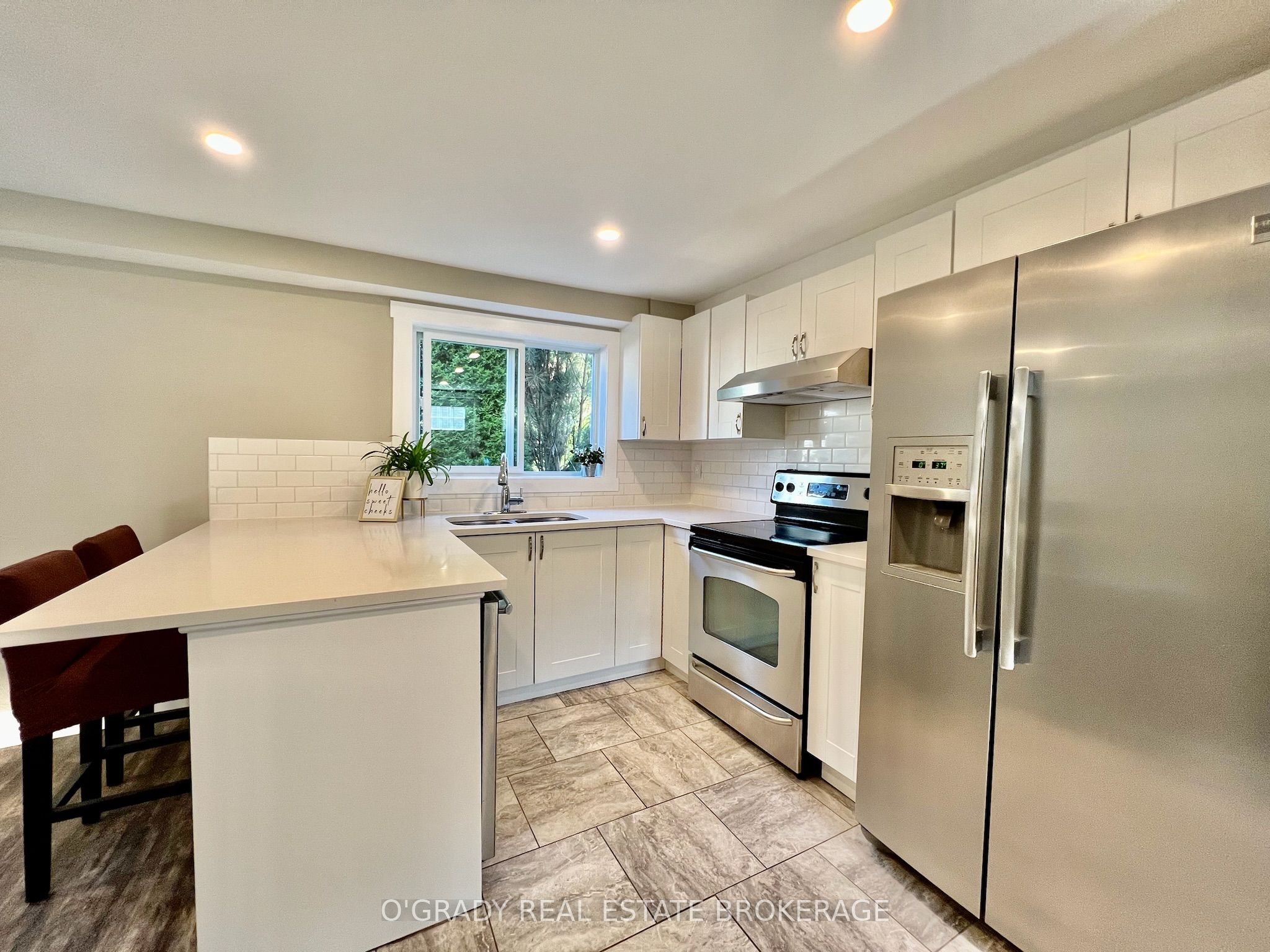 8 Edward Lane, Brockville, ON K6V 5K5 photo 3