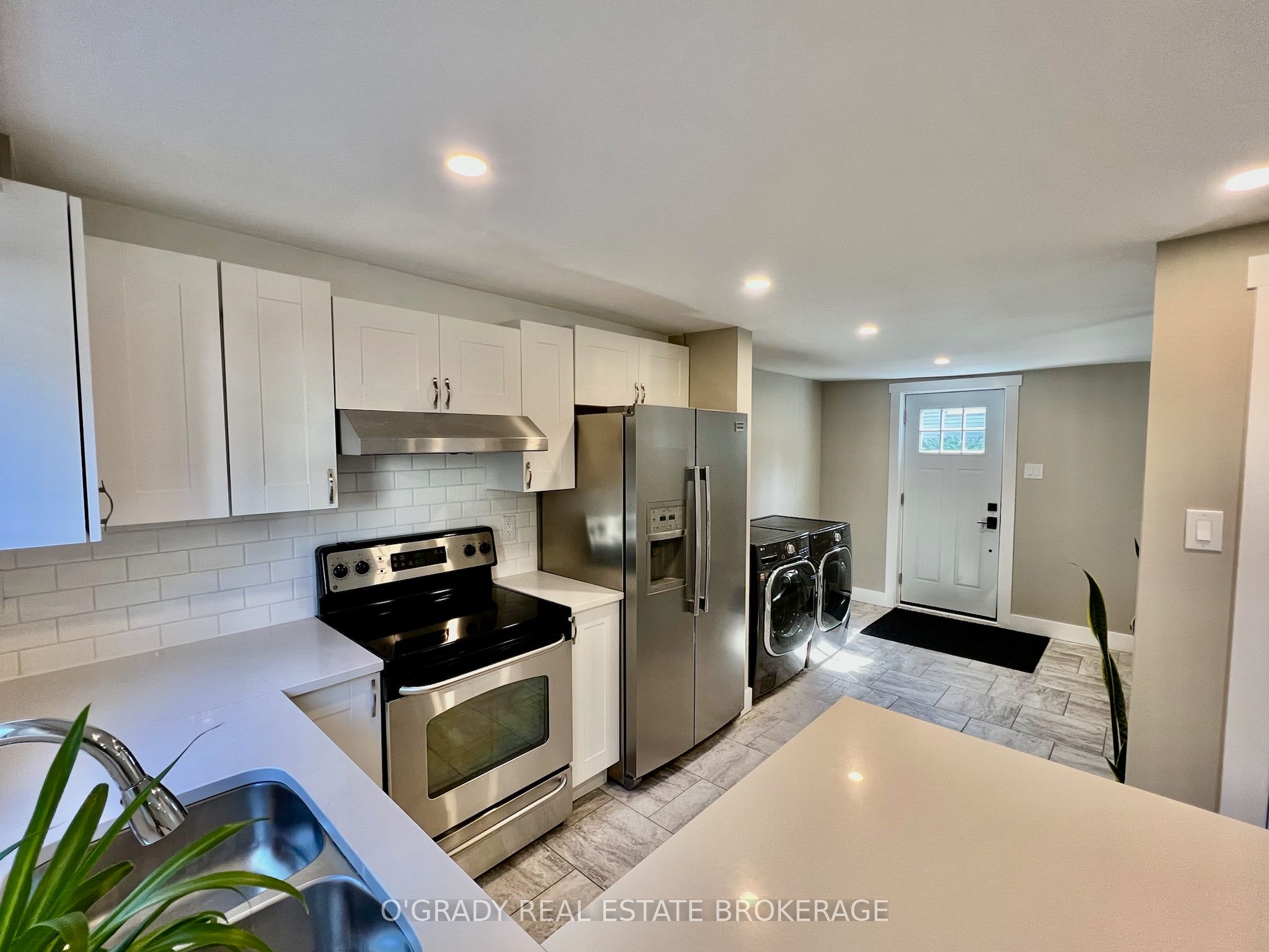 8 Edward Lane, Brockville, ON K6V 5K5 photo 4