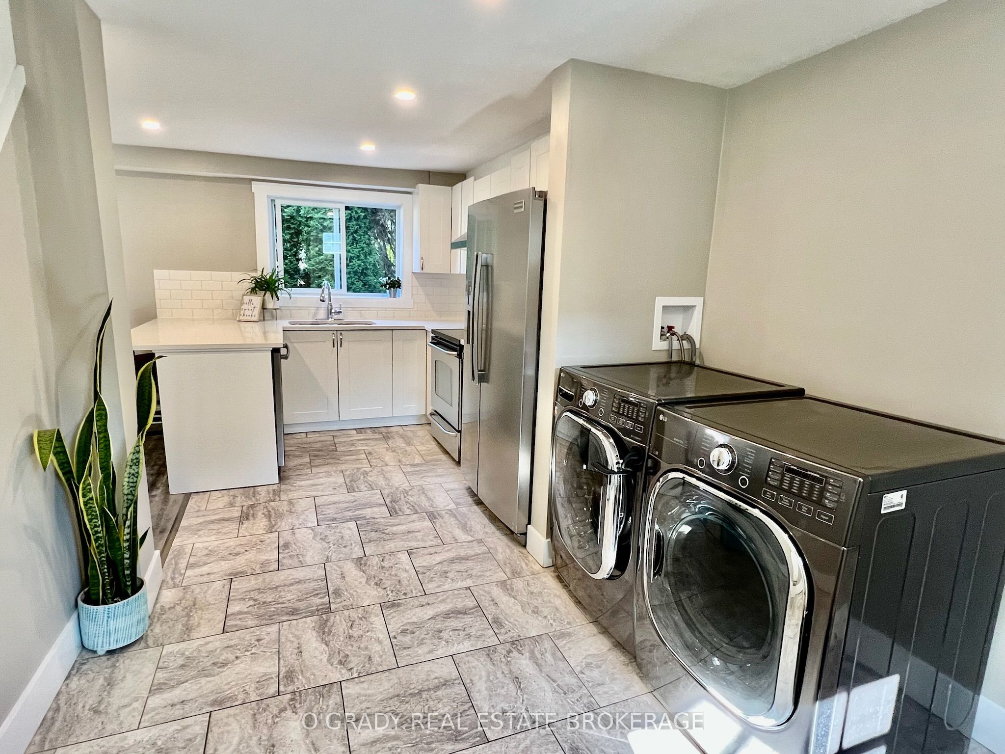 8 Edward Lane, Brockville, ON K6V 5K5 photo 5