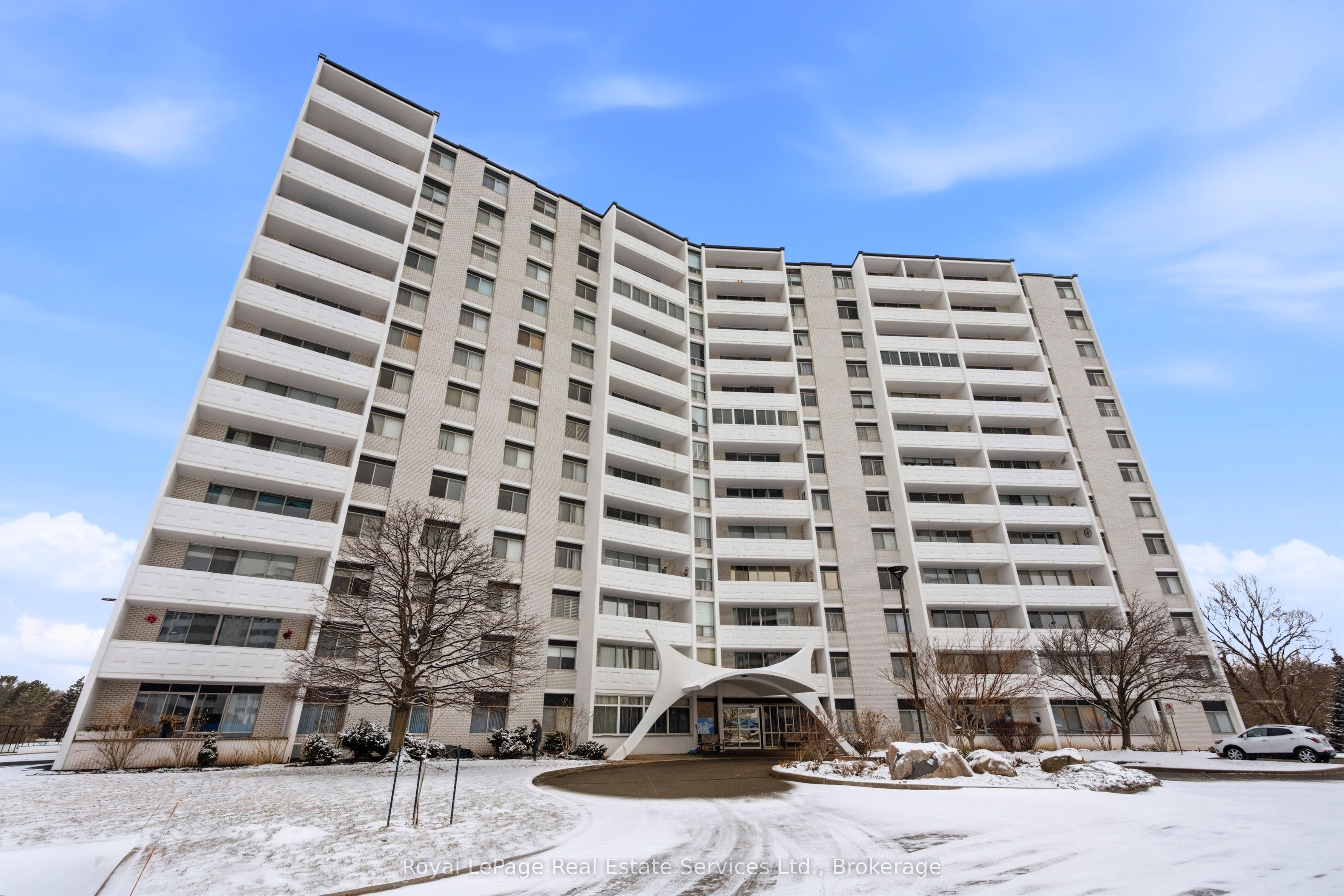 15 Towering Heights Boulevard 102, St. Catharines, ON L2T 3G7