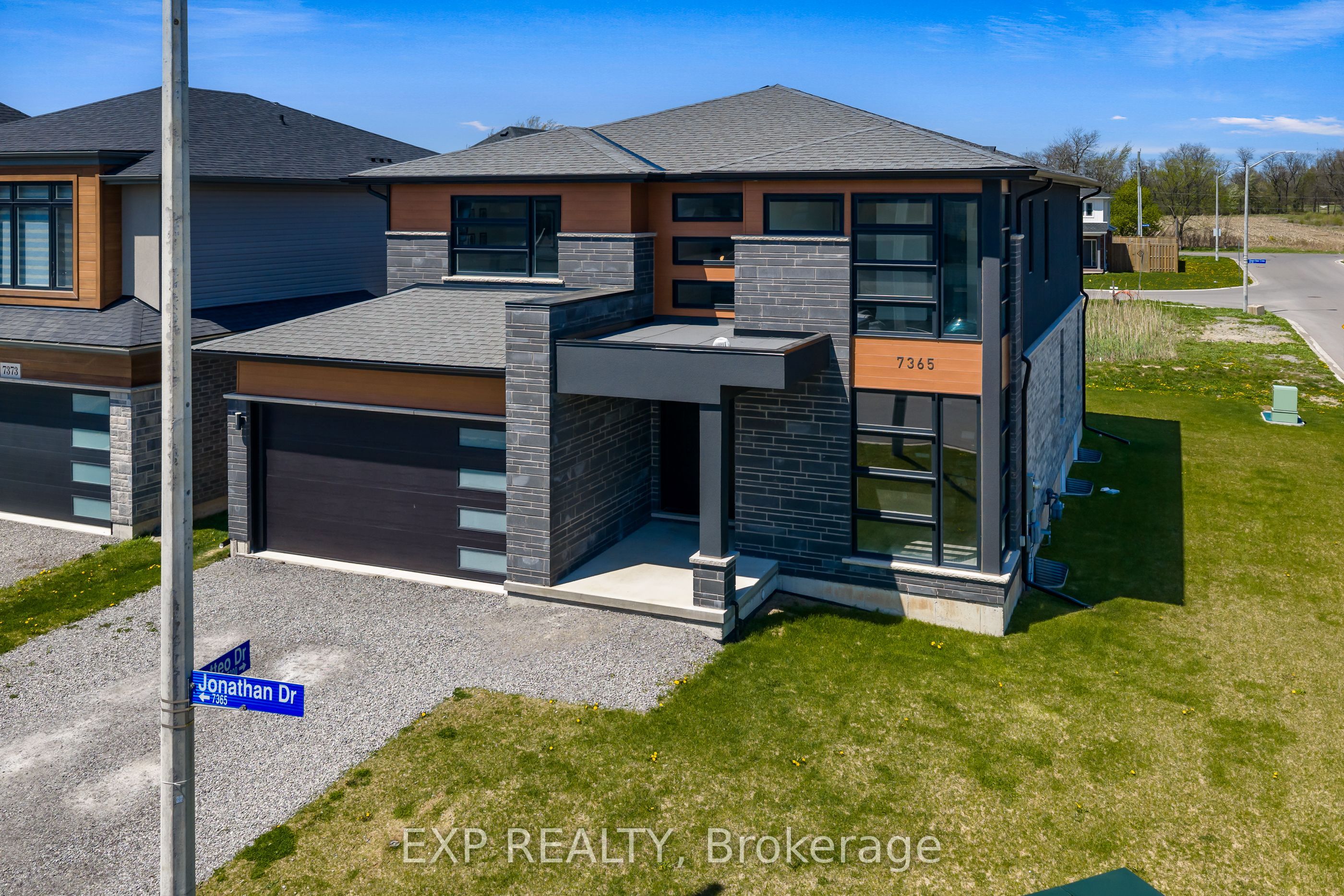7365 Jonathan Drive, Niagara Falls, ON L2H 3T3 photo 3