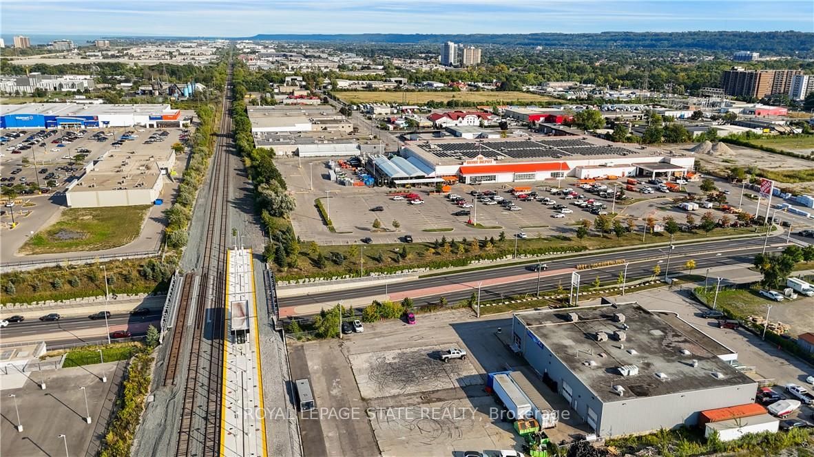 23 Centennial Parkway S, Hamilton, ON L8G 2C1 photo 2
