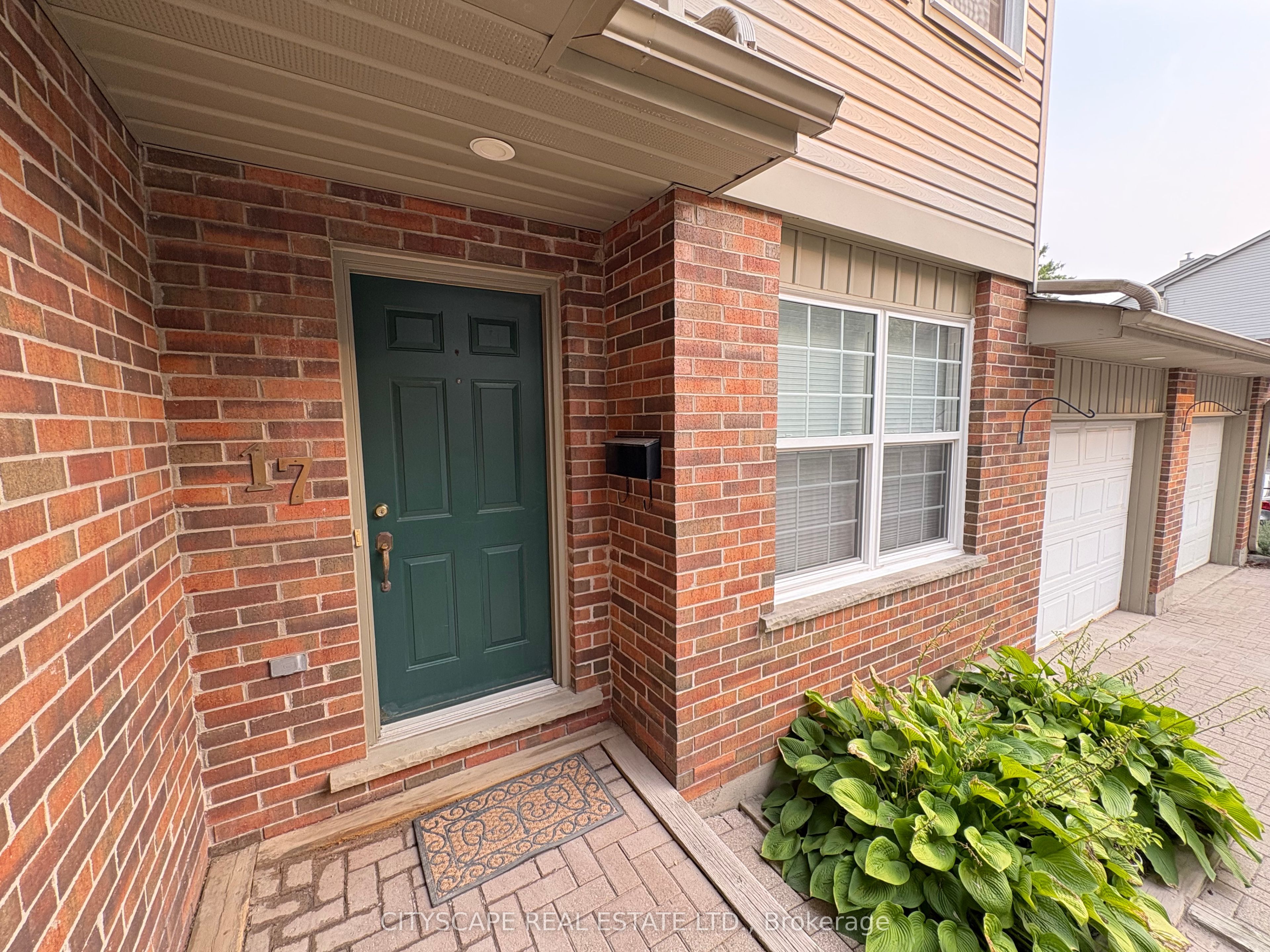 250 Keats Way 17, Waterloo, ON N2L 6J5 photo 2