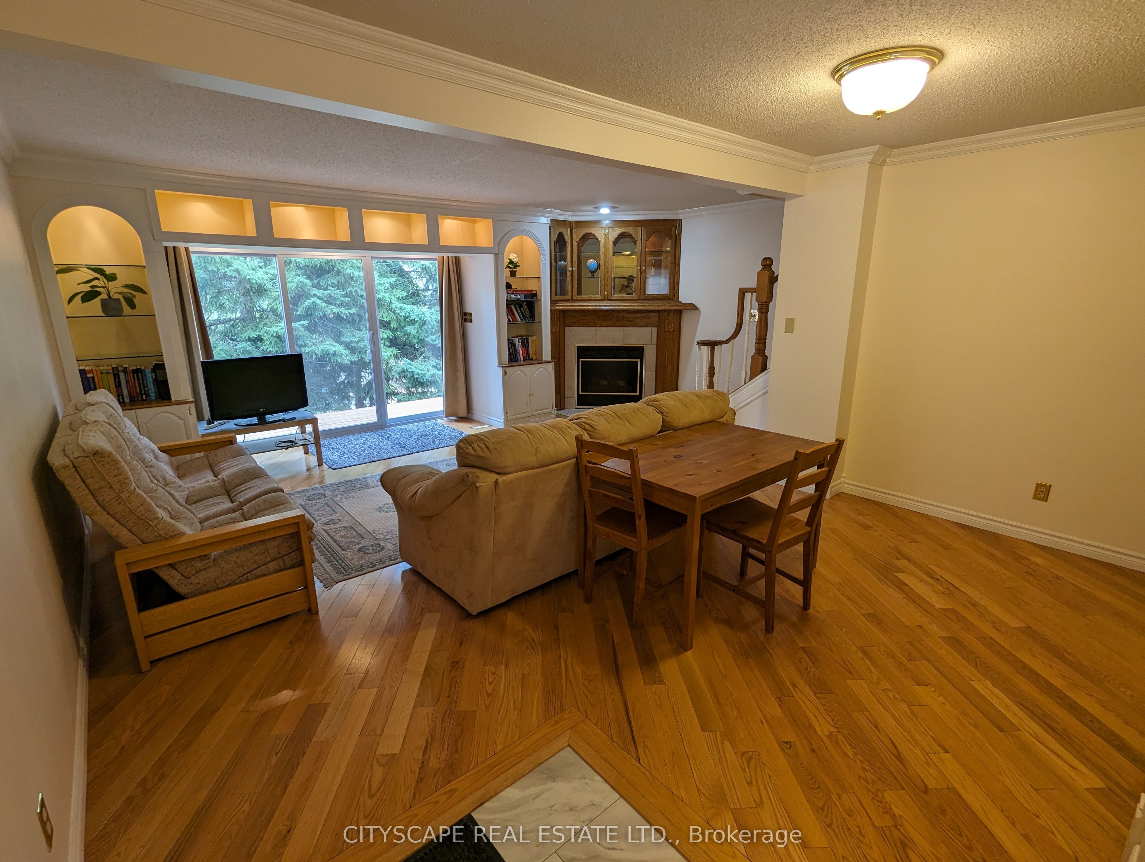 250 Keats Way 17, Waterloo, ON N2L 6J5 photo 3