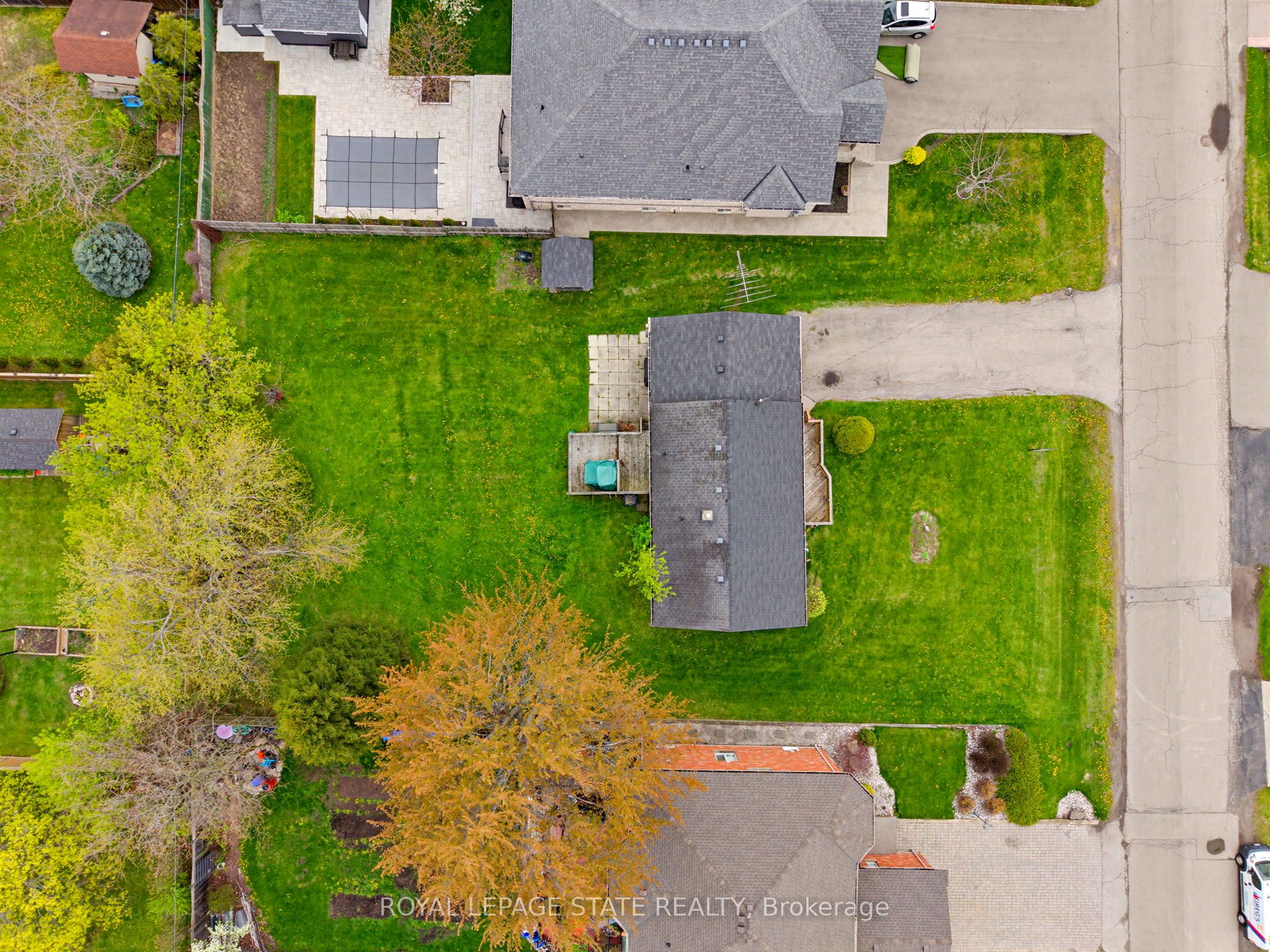 29 Leckie Avenue, Hamilton, ON L8J 2S7 photo 2