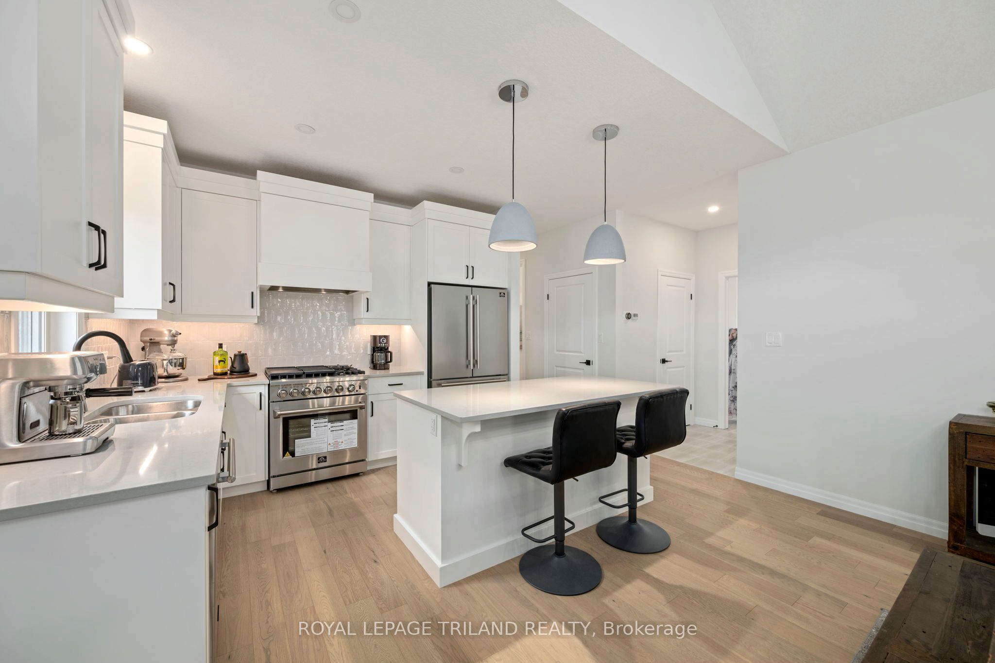 2 Evylean Court, St. Thomas, ON N5R 0P6