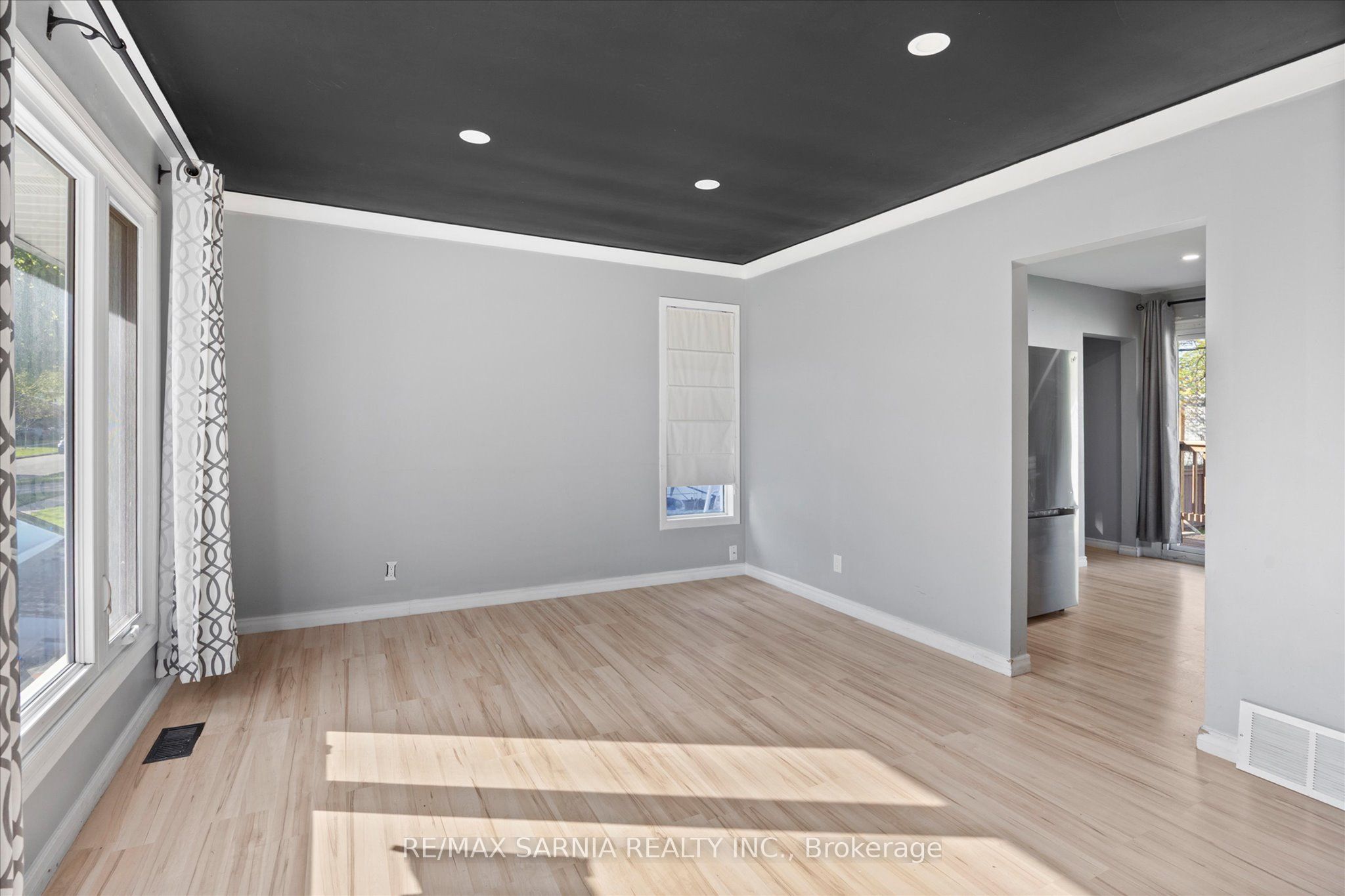 1515 Tourangeau Road, Windsor, ON N8Y 4J5 photo 2