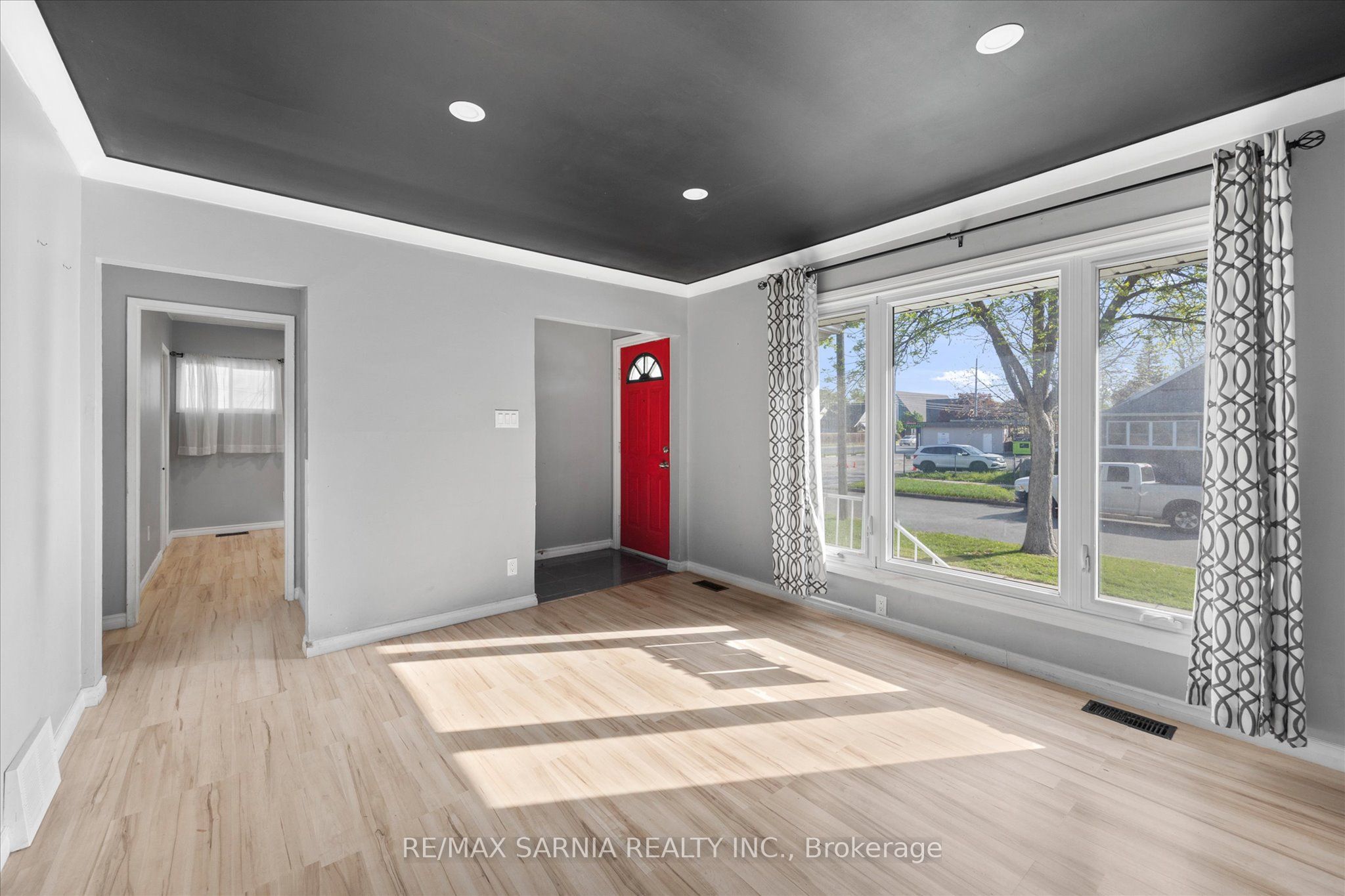 1515 Tourangeau Road, Windsor, ON N8Y 4J5 photo 3