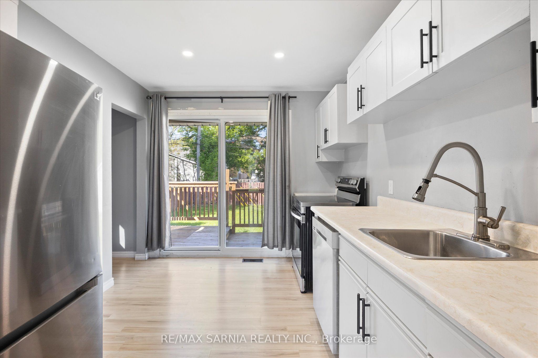 1515 Tourangeau Road, Windsor, ON N8Y 4J5 photo 4