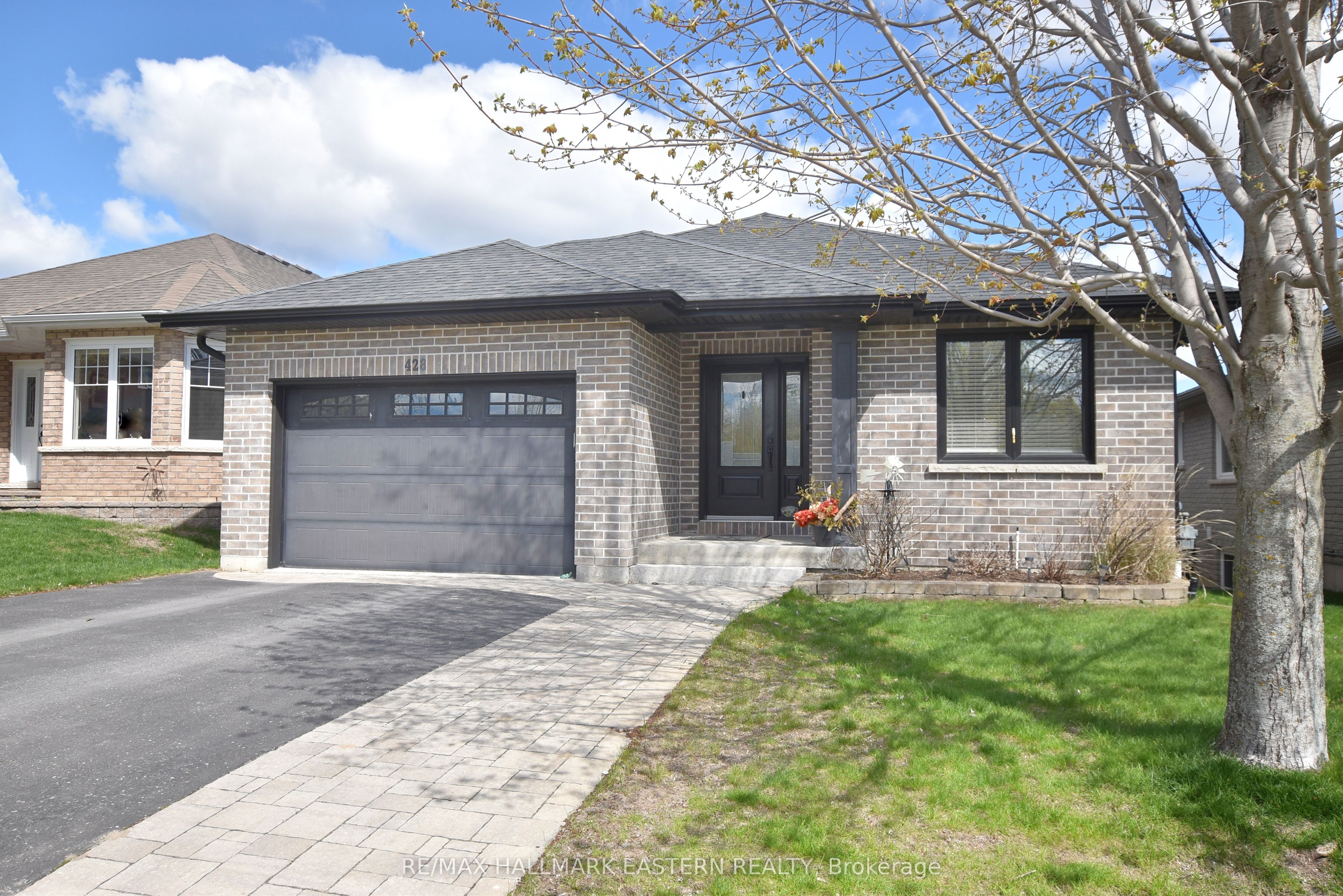 428 Raymond Street, Peterborough, ON K9L 1R2 photo 2