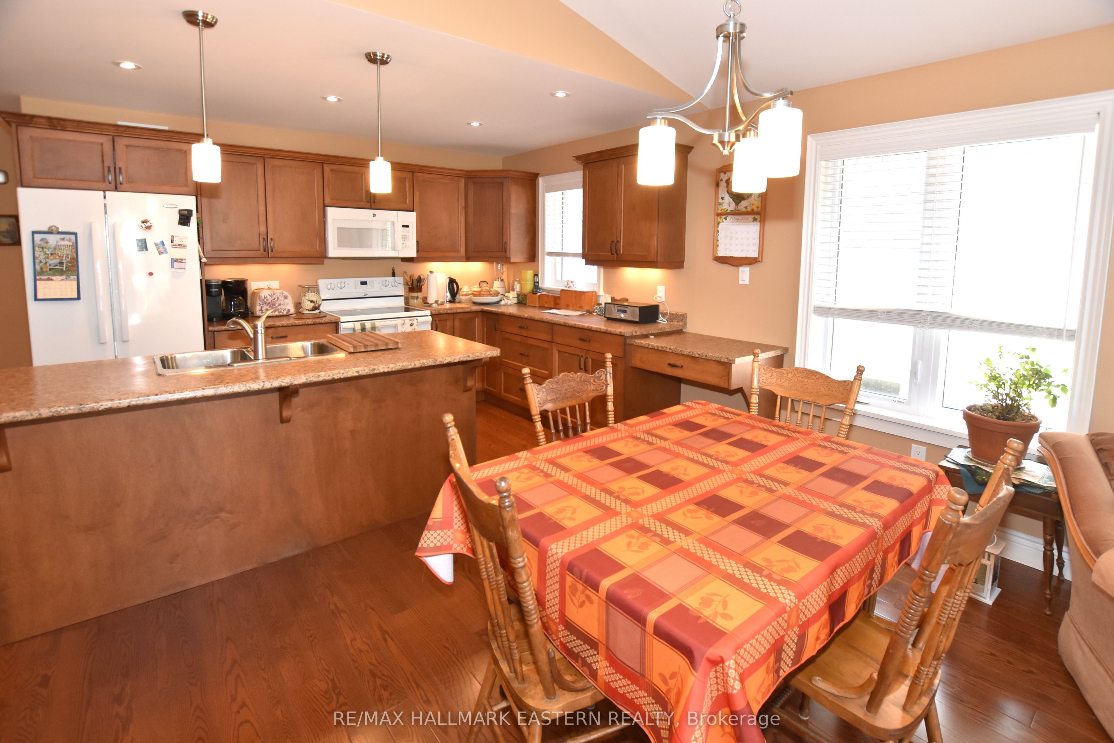 428 Raymond Street, Peterborough, ON K9L 1R2 photo 5