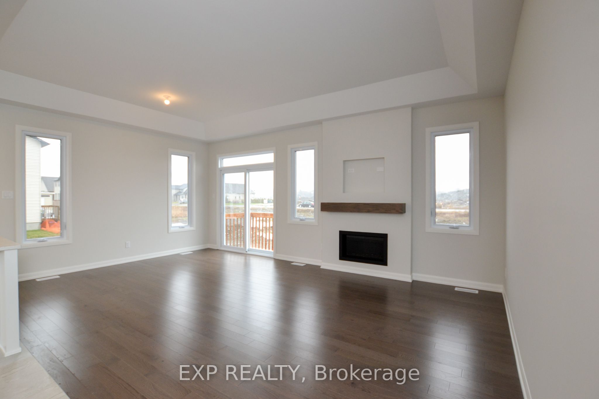 310 Turquoise Street, Clarence-Rockland, ON K4K 0L5 photo 2
