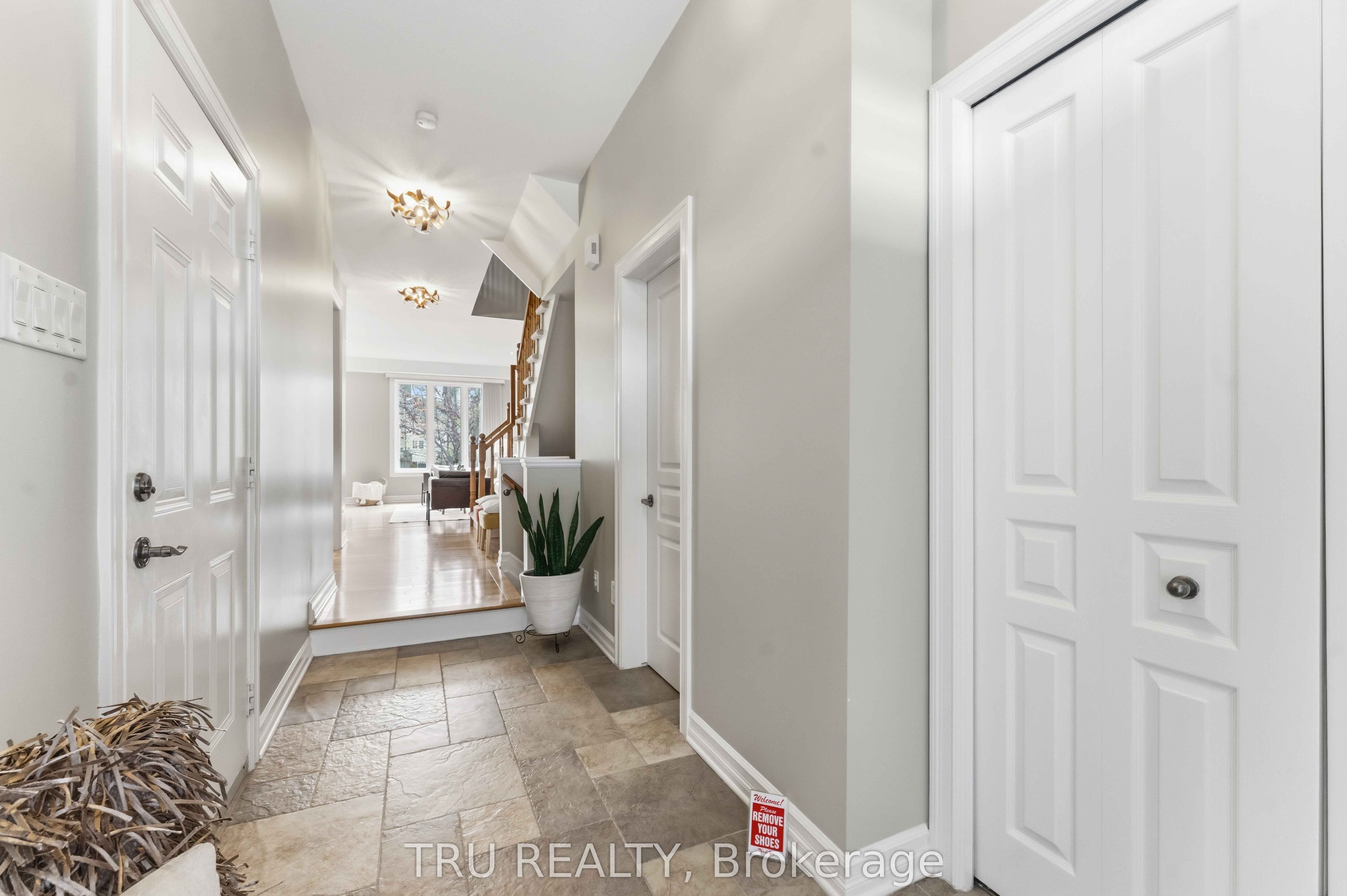 449 Celtic Ridge Crescent, Kanata, ON K2W 0B1 photo 2