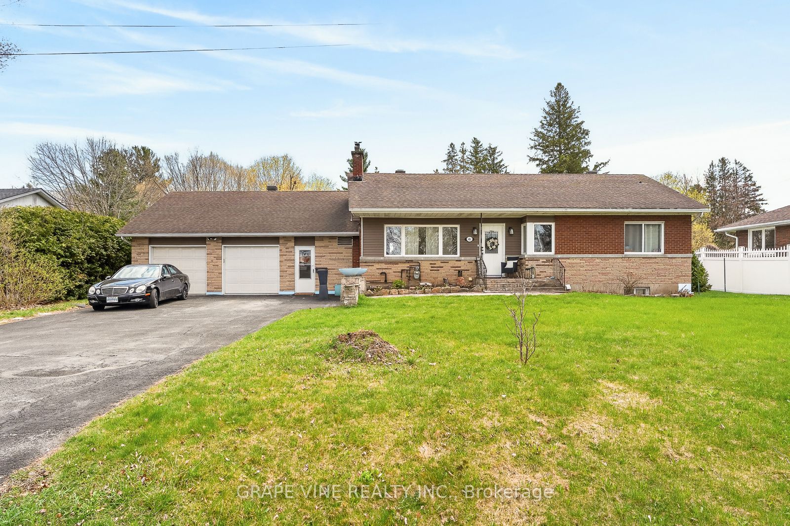 46 Macfarlane Road, Country Place - Pineglen - Crestview and Area, ON K2E 6V5 photo 2