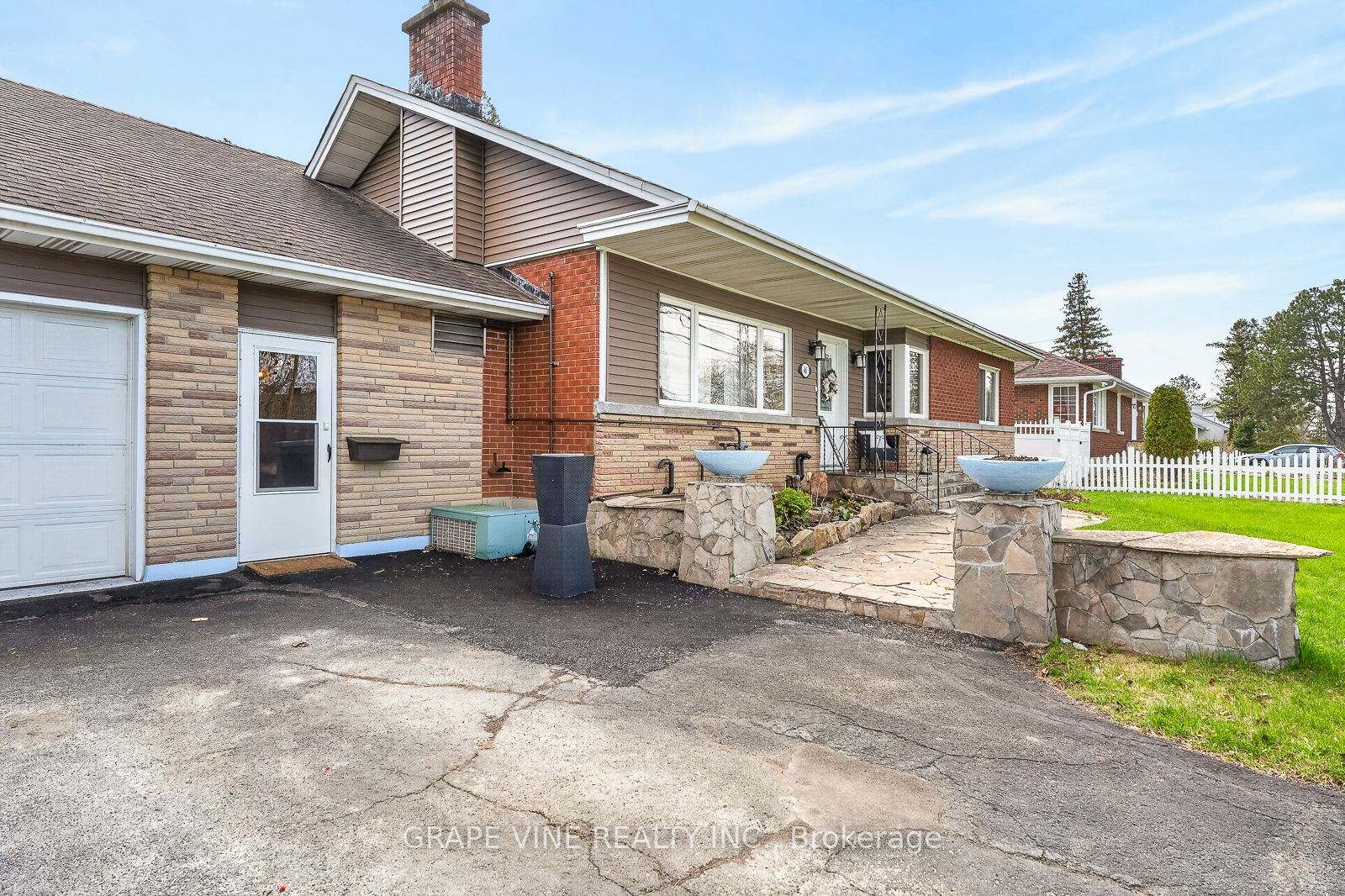 46 Macfarlane Road, Country Place - Pineglen - Crestview and Area, ON K2E 6V5 photo 4
