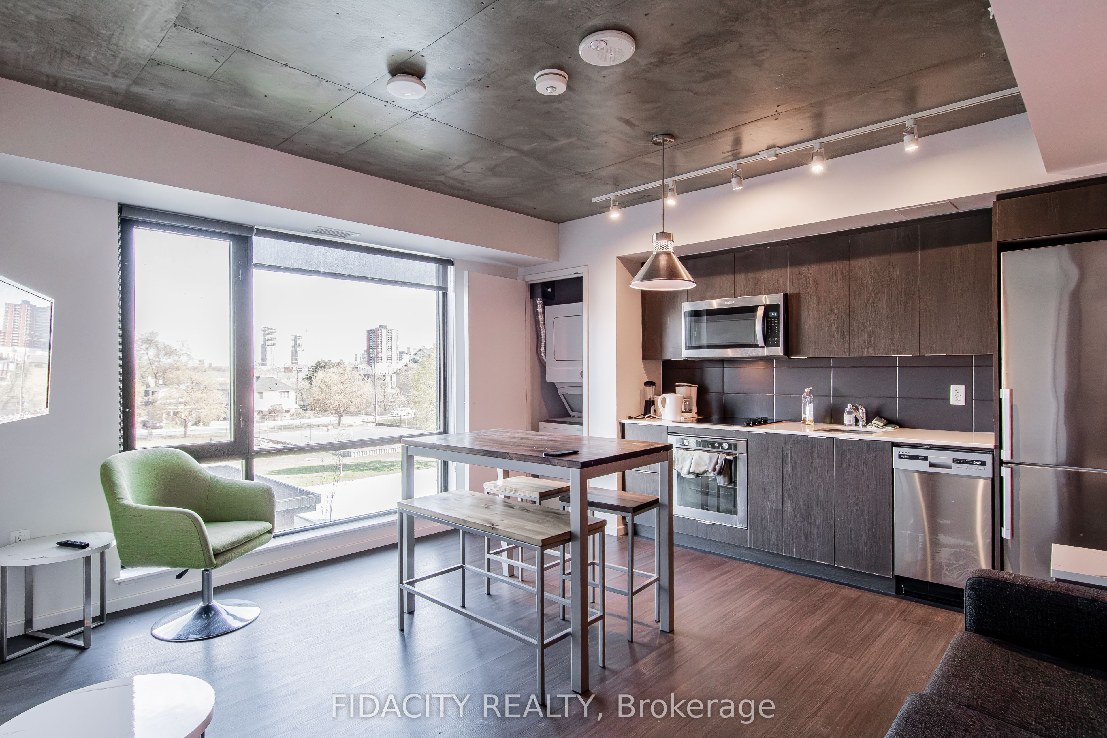 105 Champagne Avenue S 303, Dows Lake - Civic Hospital and Area, ON K1S 5E5 photo 3