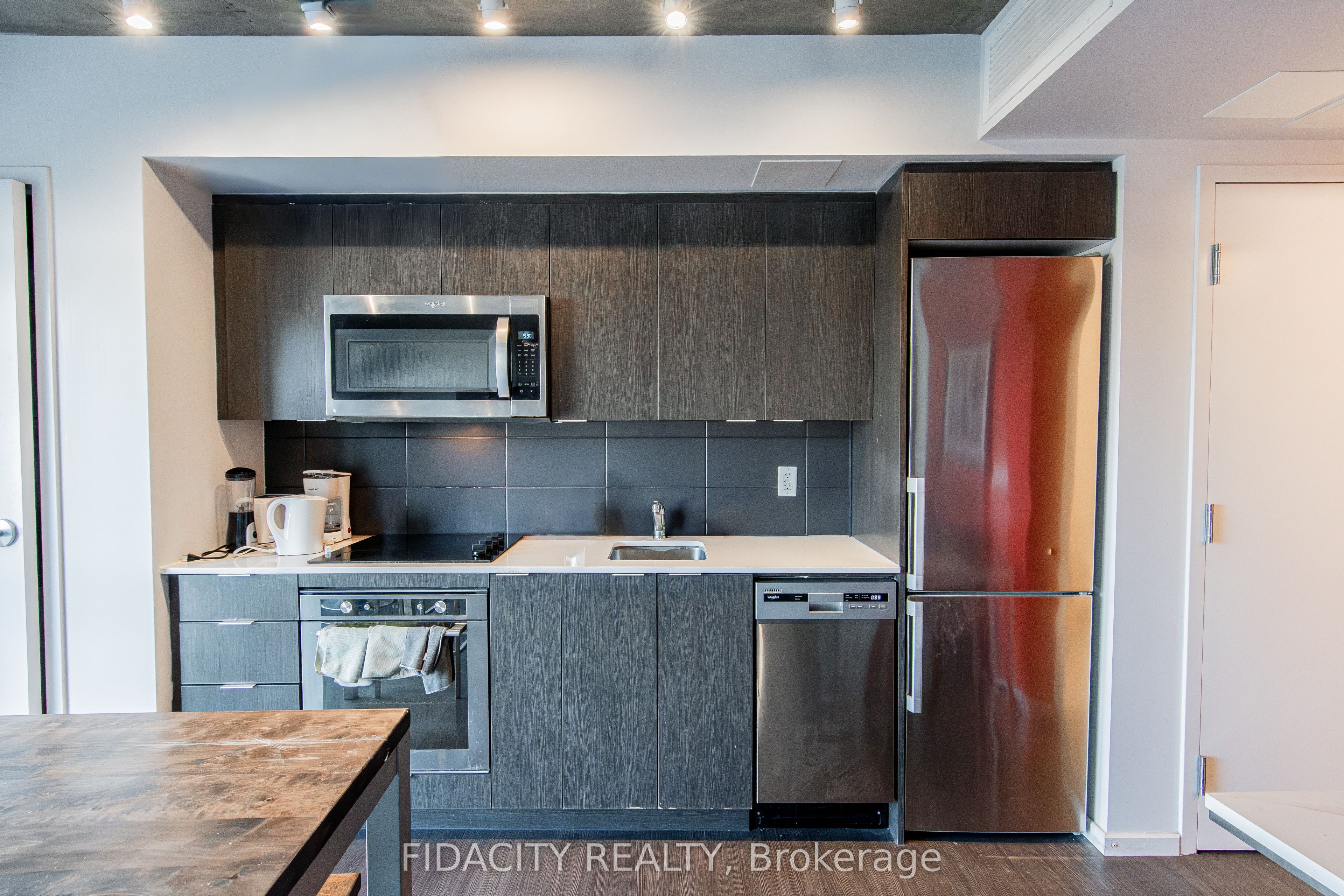 105 Champagne Avenue S 303, Dows Lake - Civic Hospital and Area, ON K1S 5E5 photo 4
