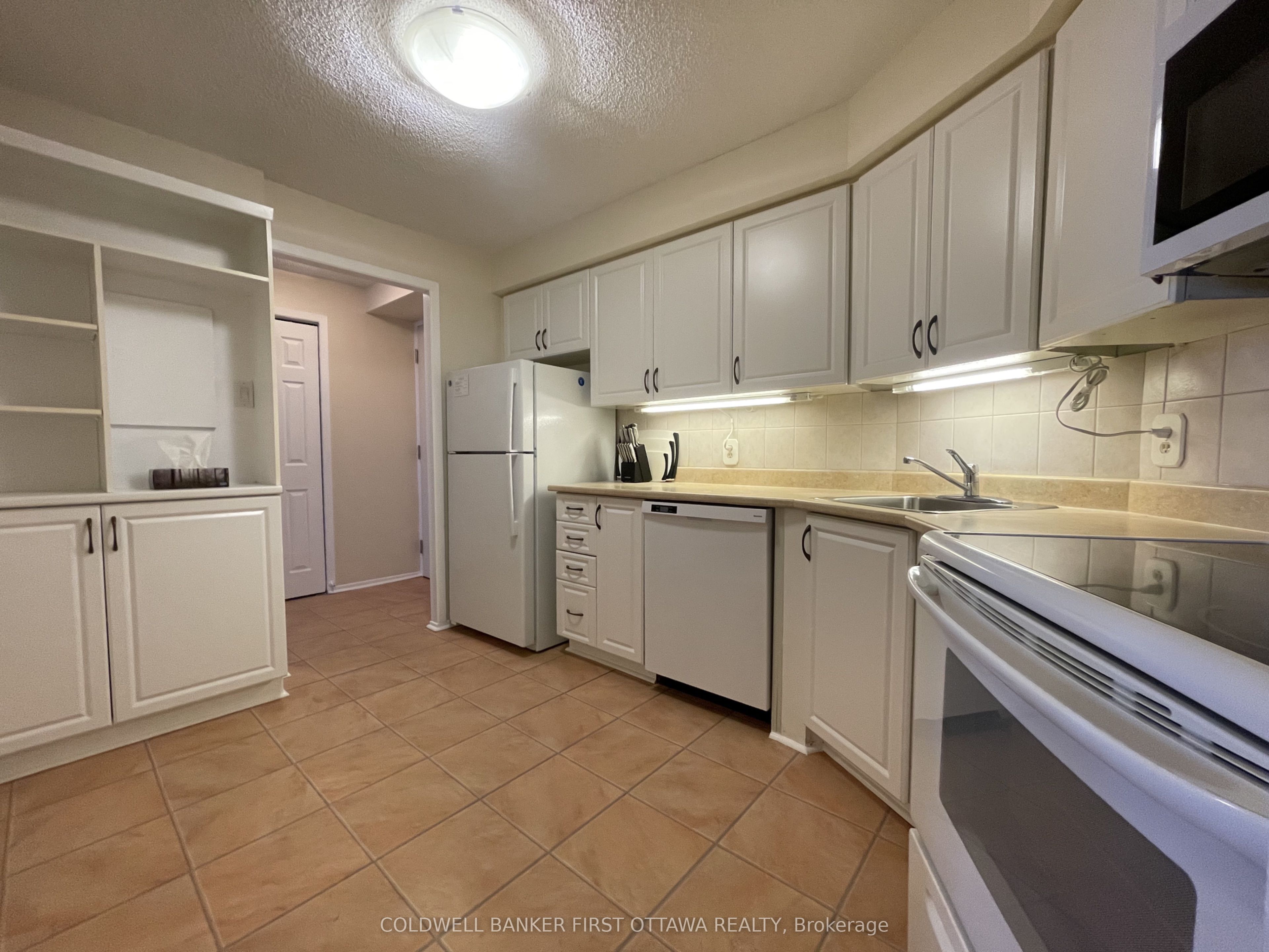 1025 Grenon Avenue 901, Britannia Heights - Queensway Terrace N and Area, ON K2B 8S5 photo 5