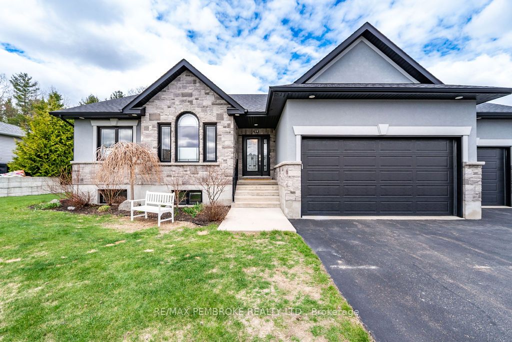 19 Nick Street, Petawawa, ON K8H 0C2