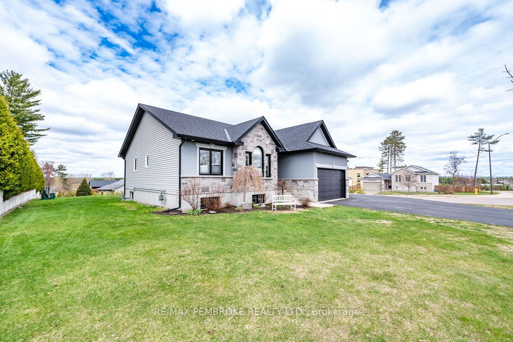 19 Nick Street, Petawawa, ON K8H 0C2 photo 3