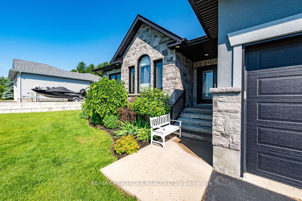 19 Nick Street, Petawawa, ON K8H 0C2 photo 5
