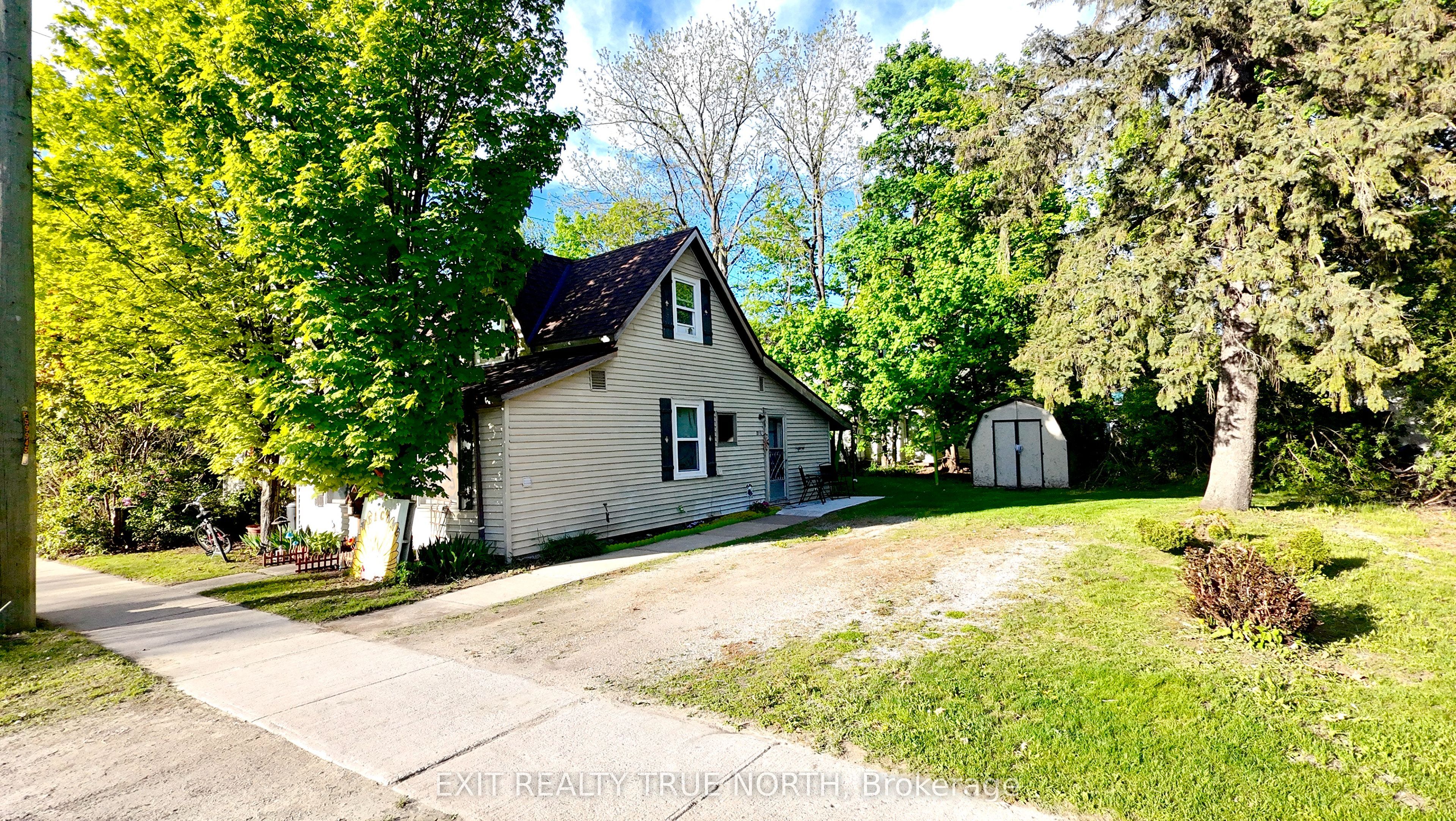 211 Bishop Street, Gravenhurst, ON P1P 1J5 photo 2