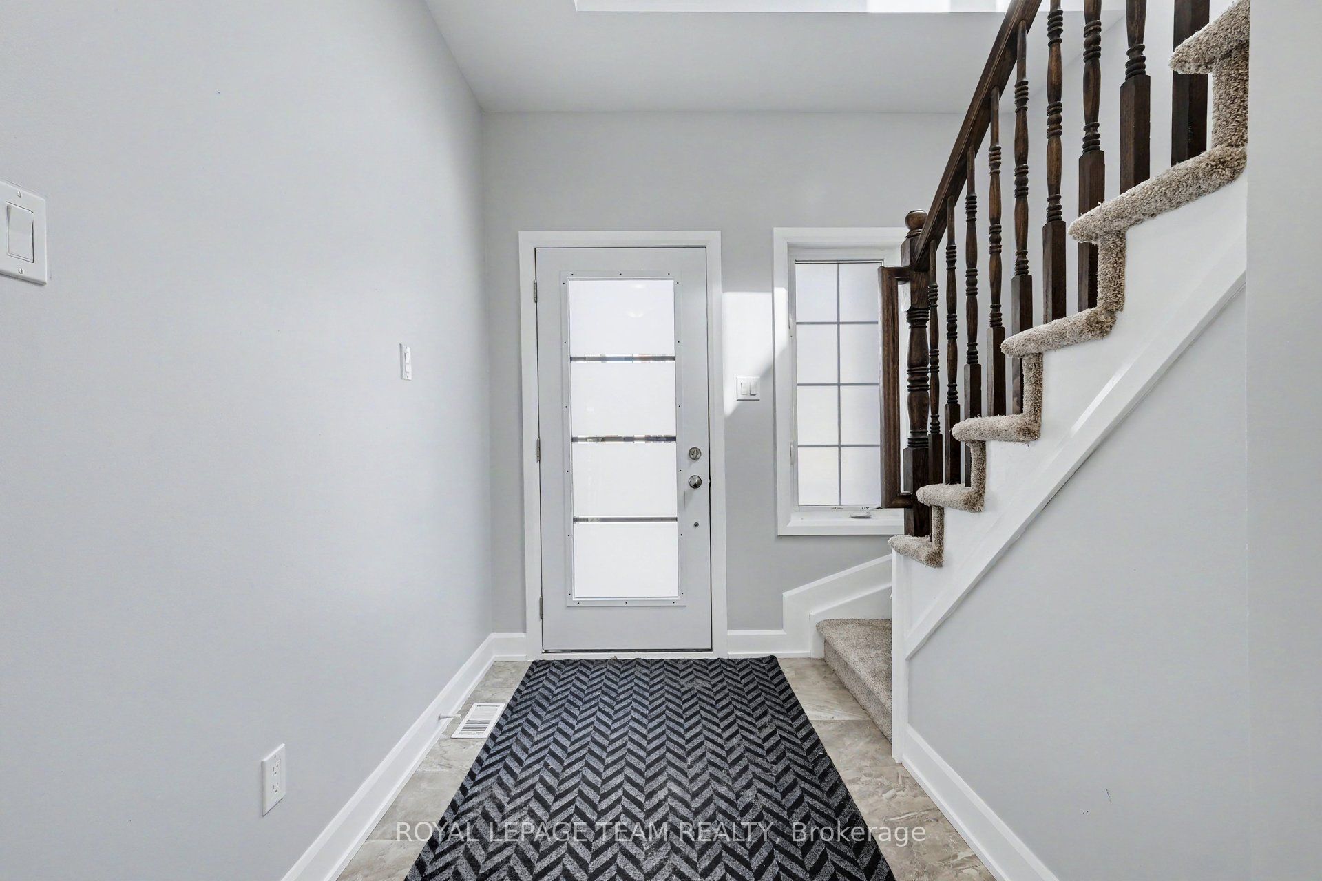 27 Dundalk Private, Barrhaven, ON K2J 0J5 photo 4
