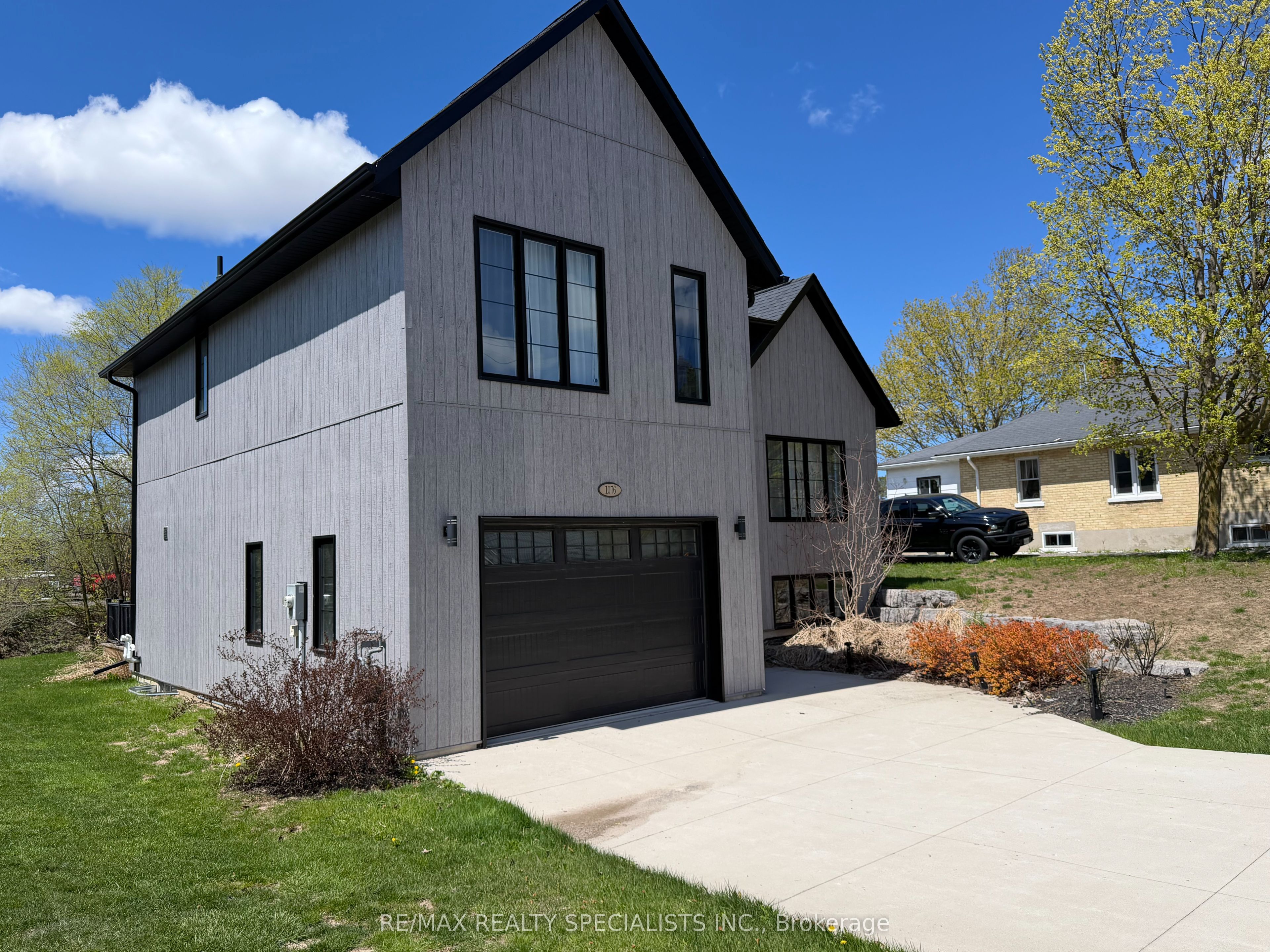 1076 7th Avenue, Hanover, ON N4N 2K1