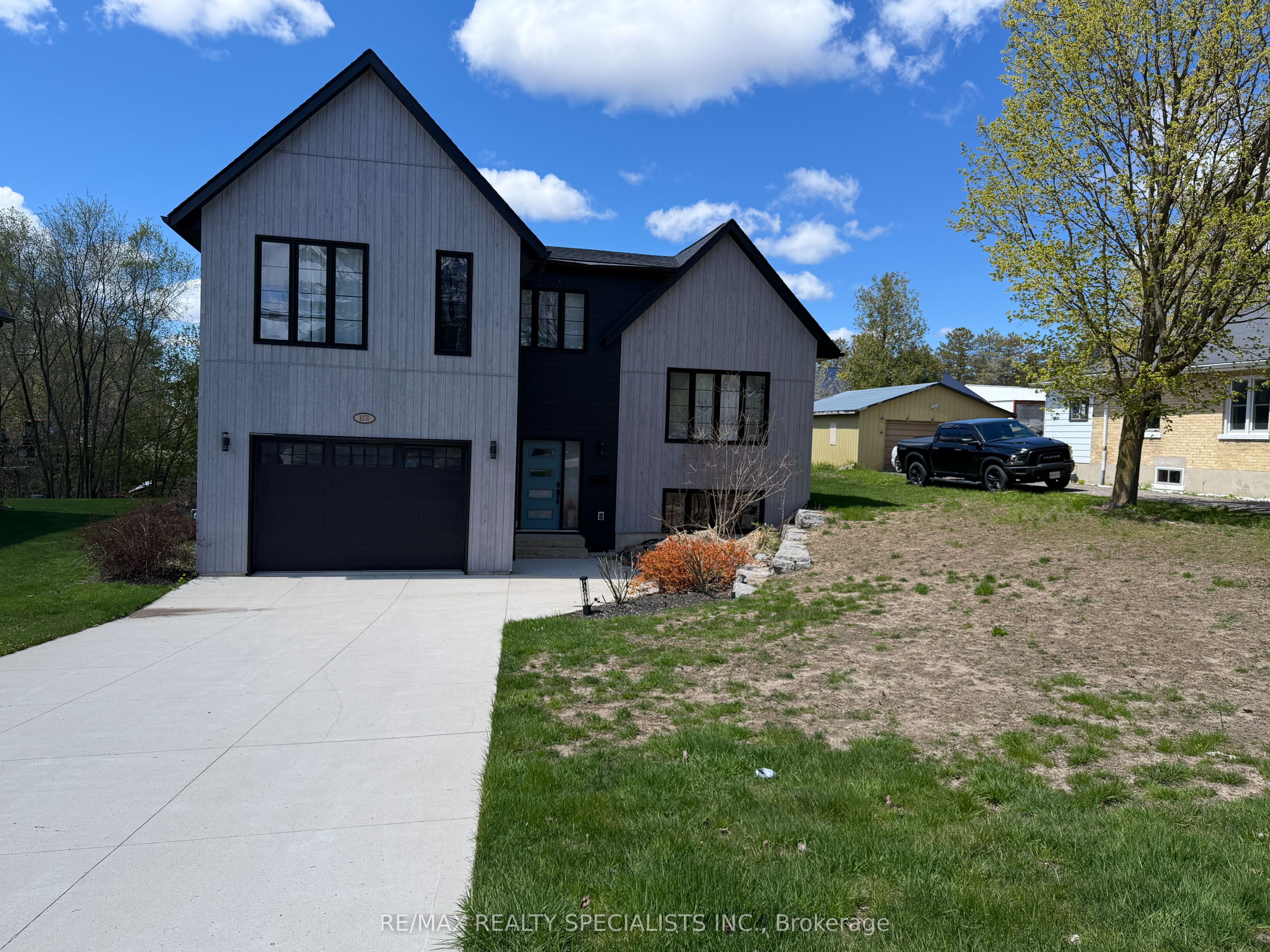 1076 7th Avenue, Hanover, ON N4N 2K1 photo 2
