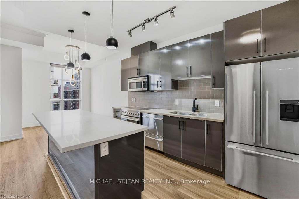 90 Charlton Avenue W 801, Hamilton, ON L8P 0B4 photo 2