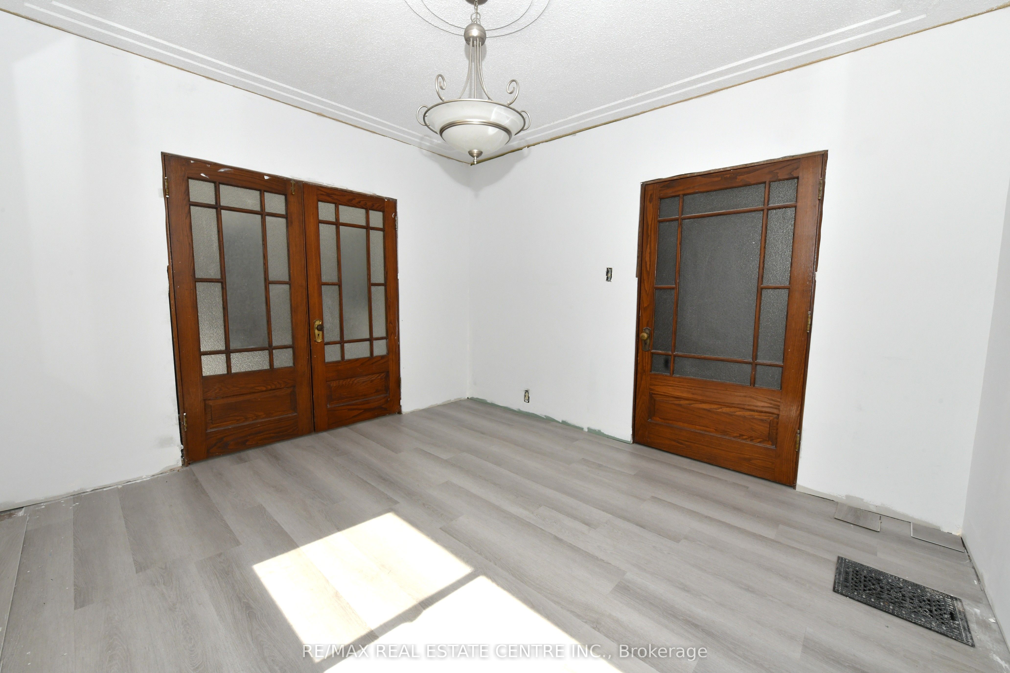 540 Wellington Avenue S, North Perth, ON N4W 2J5 photo 3