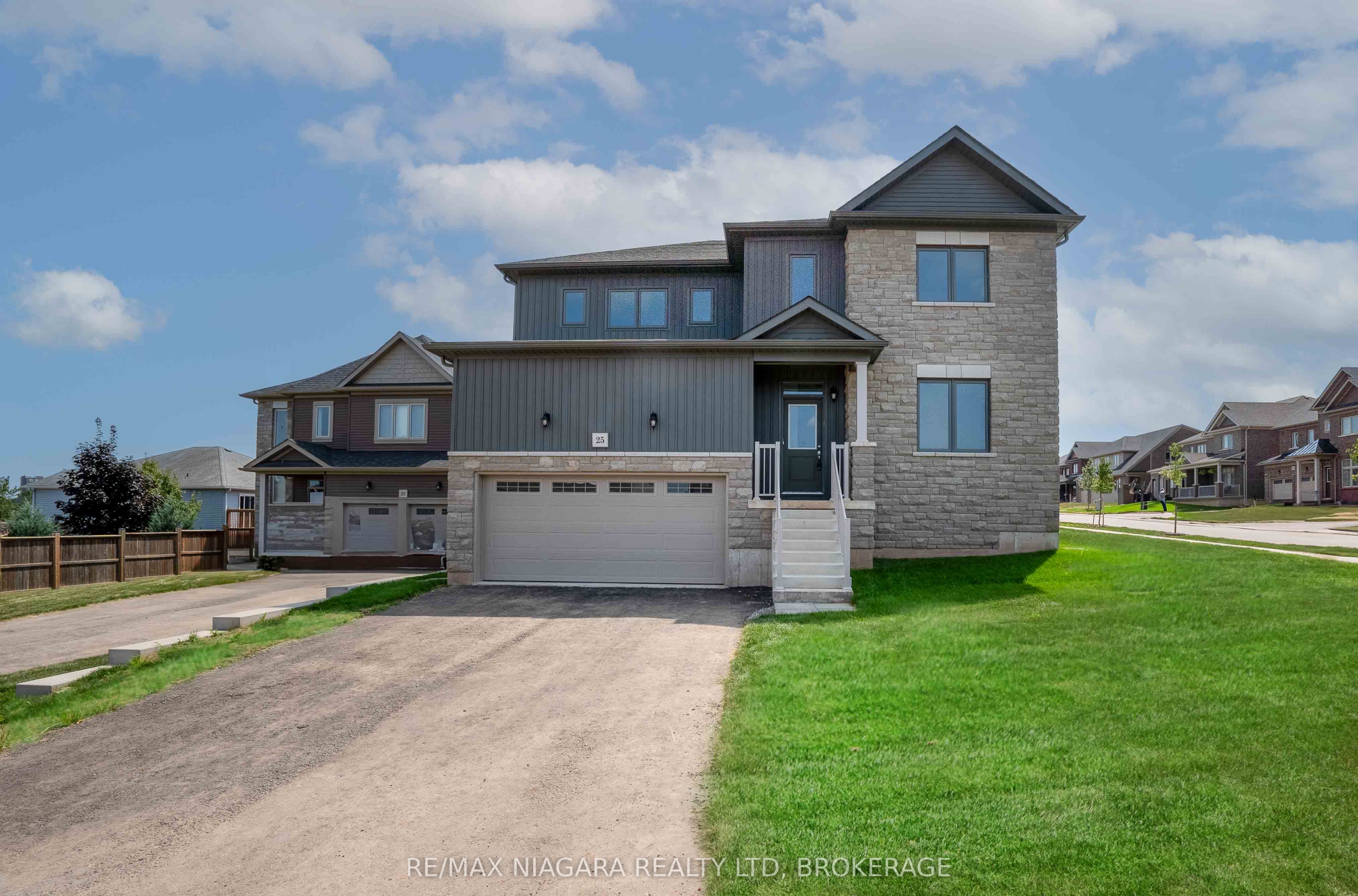 25 ORIOLE Crescent, Port Colborne, ON L3K 6E2 photo 2