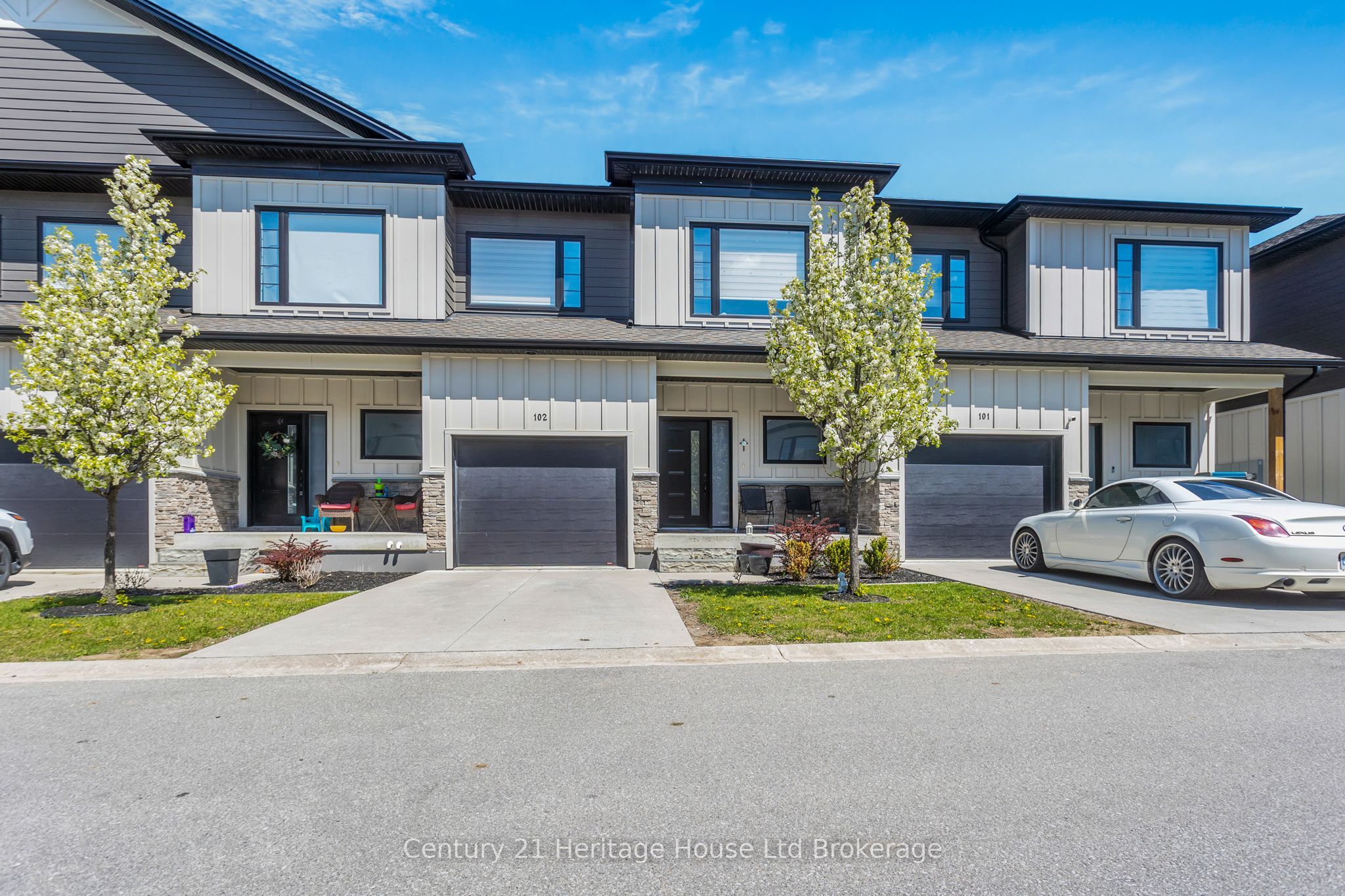 360 Quarter Town Line 102, Tillsonburg, ON N4G 0H7 photo 2