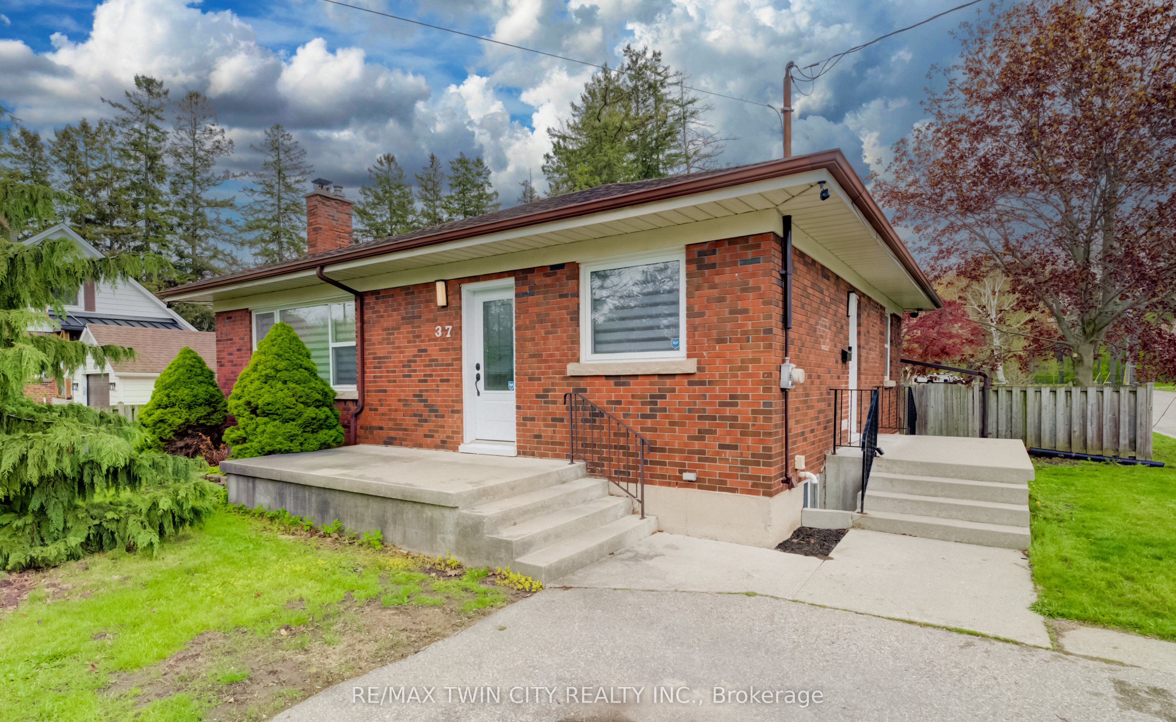 37 Glenwood Drive, Brantford, ON N3S 3G5
